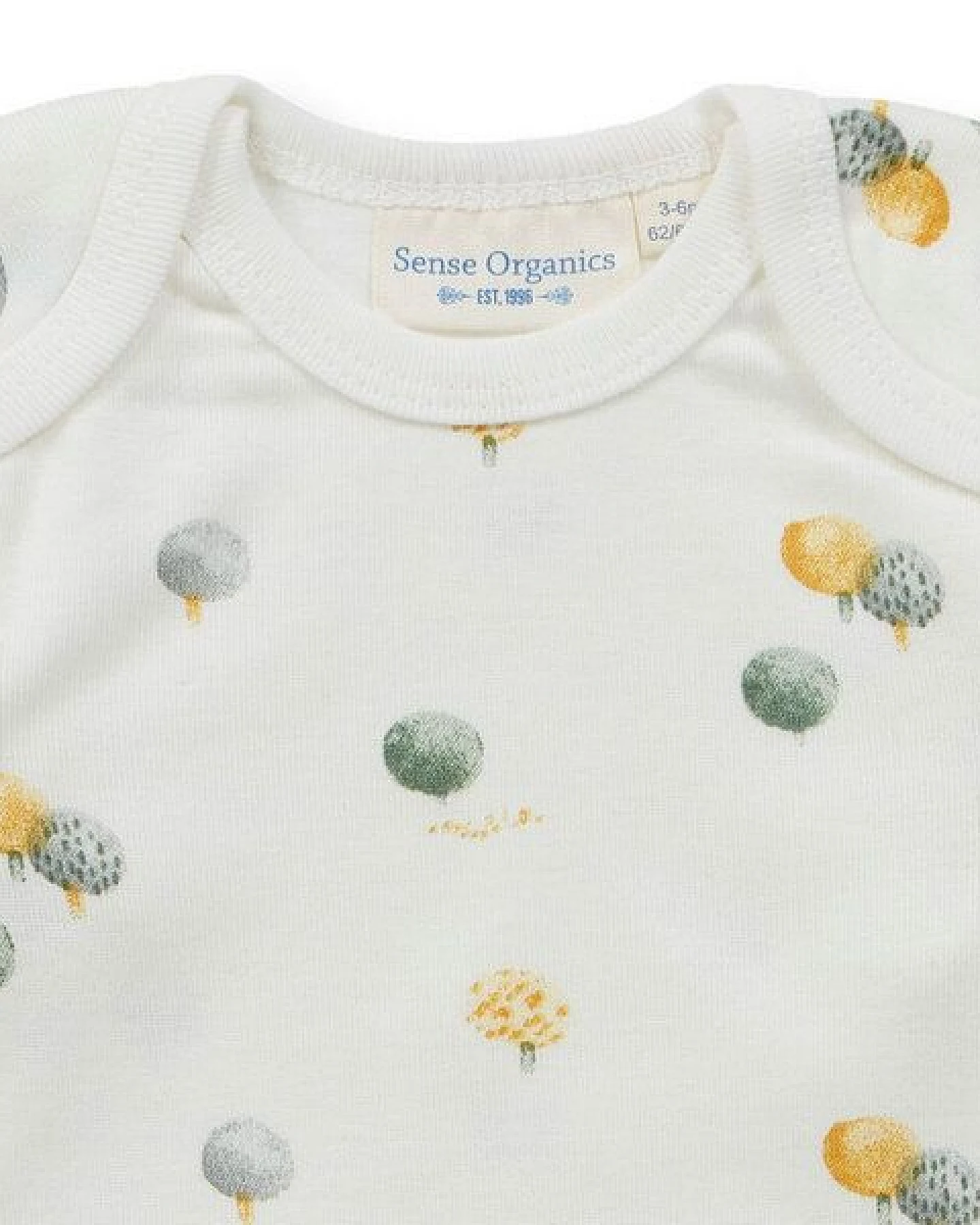 sense-organics Baby Body mit Baumdruck, Modell YVON – Ansicht 3