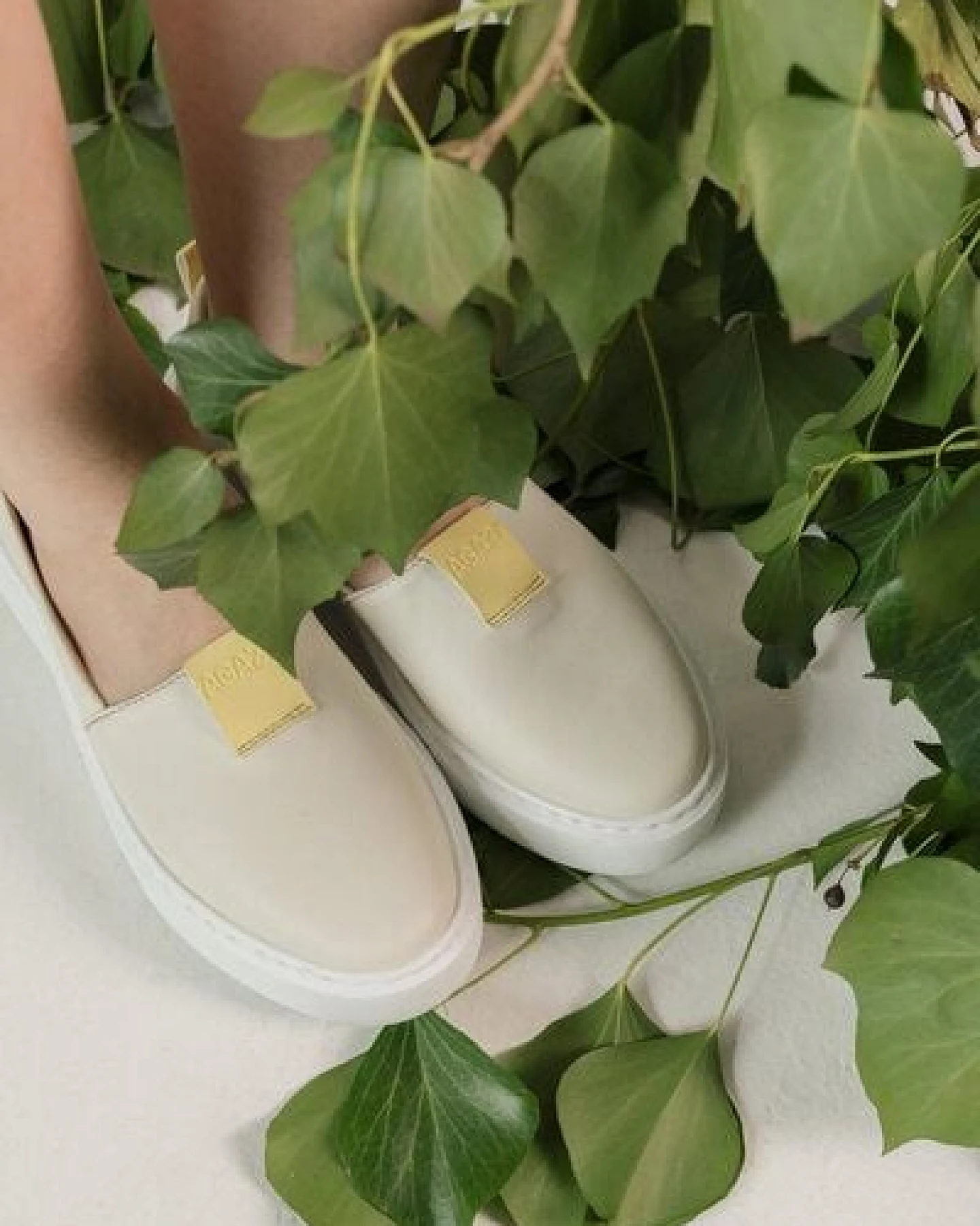 AGAZI „You go, girl!” slip-on sneakers made from Italian olives – Ansicht 4