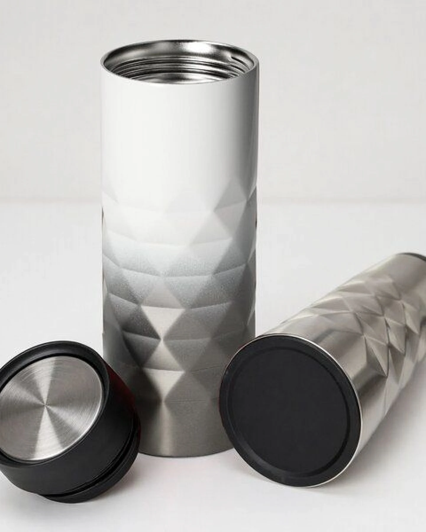 elasto Thermobecher 440 ml aus Edelstahl - doppelwandiger Kaffeebecher to go - auslaufsicherer Isolierbecher – Ansicht 2