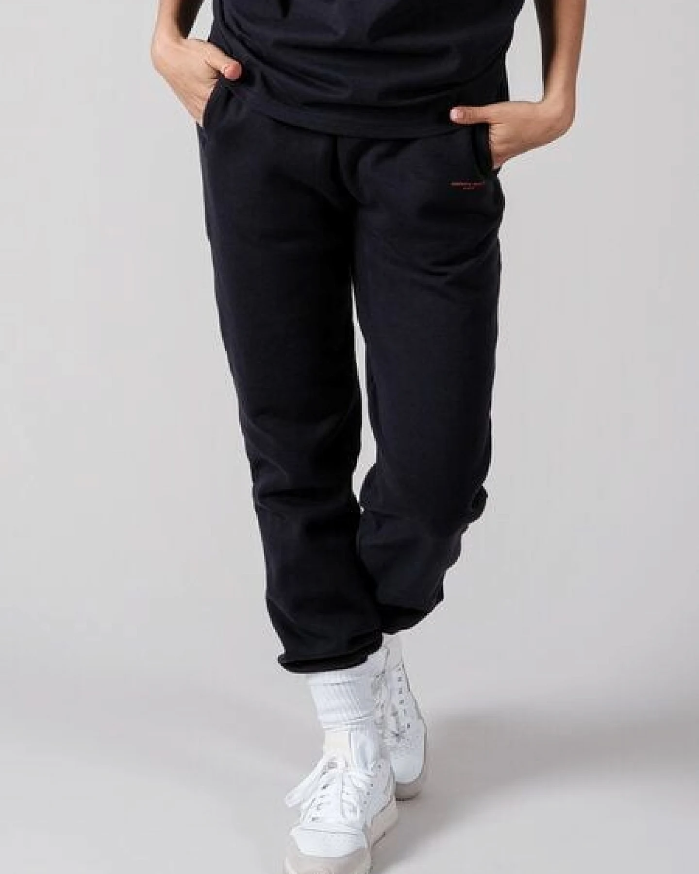FANTASTIC REALITY STUDIOS LOGO SWEATPANTS – Bio-Baumwolle, Unisex – Ansicht 4