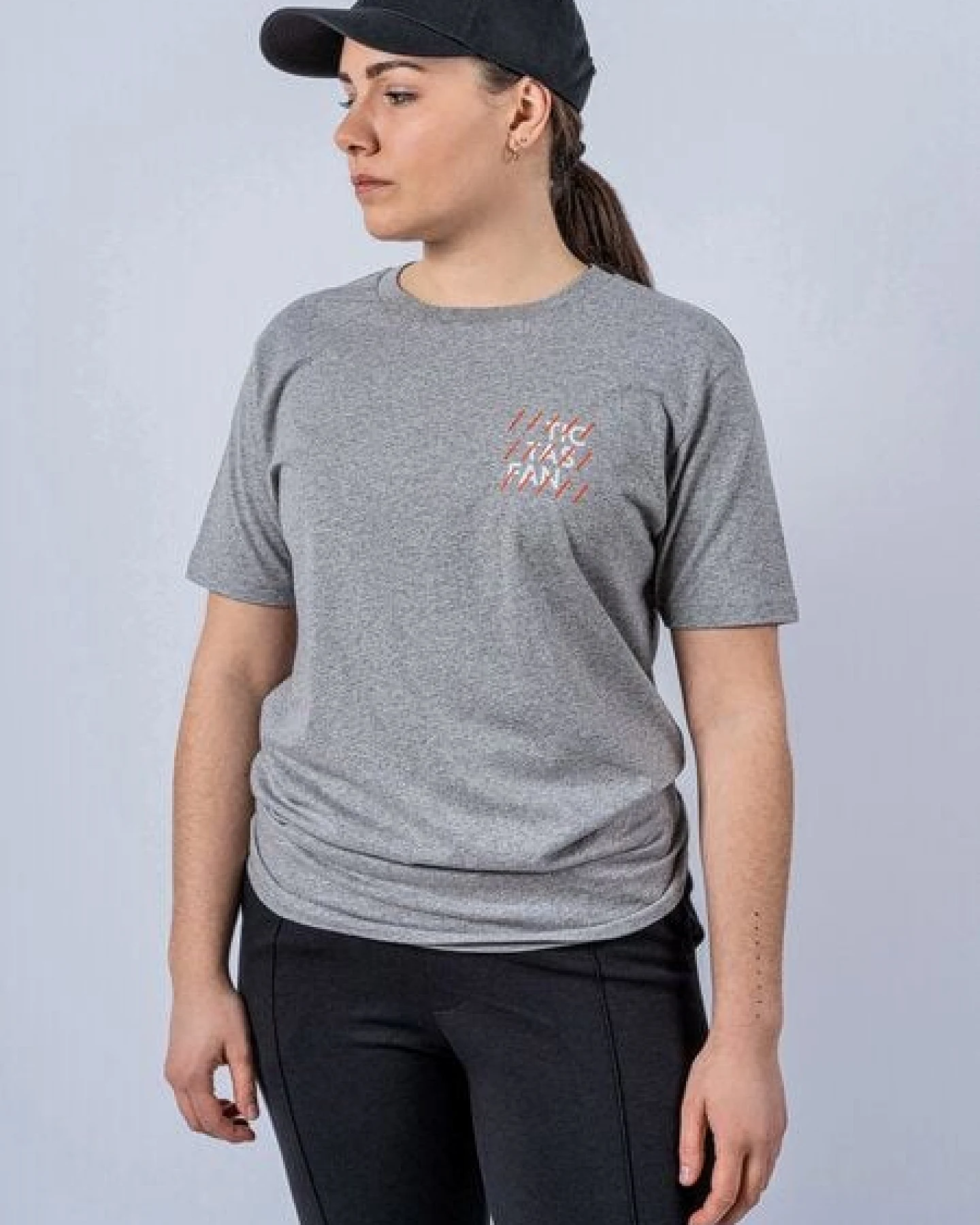 FANTASTIC REALITY STUDIOS SLASH T-SHIRT – Bio-Baumwolle, Unisex – Ansicht 4