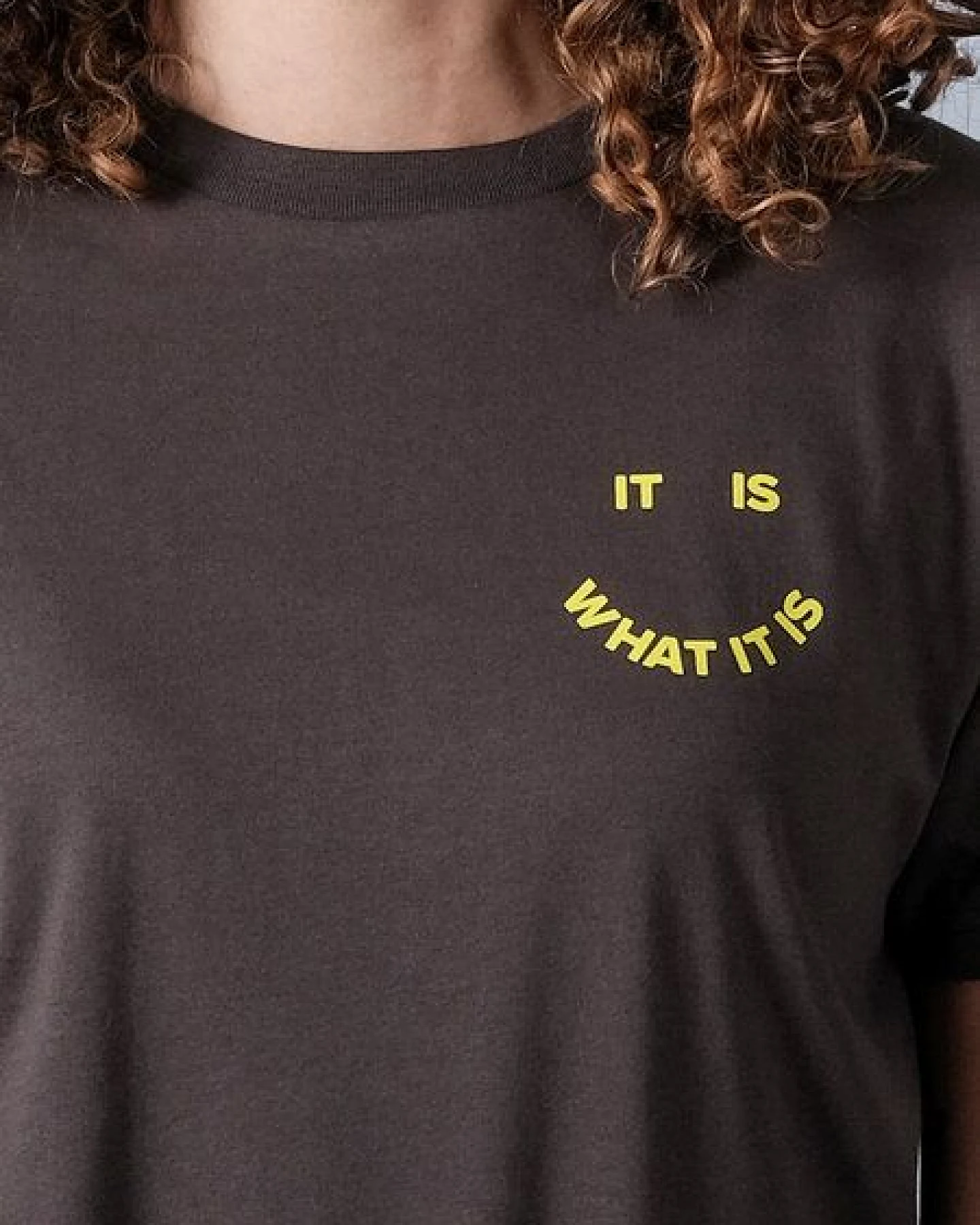 FANTASTIC REALITY STUDIOS IT IS WHAT IT IS T-SHIRT – Bio-Baumwolle, Unisex – Ansicht 3