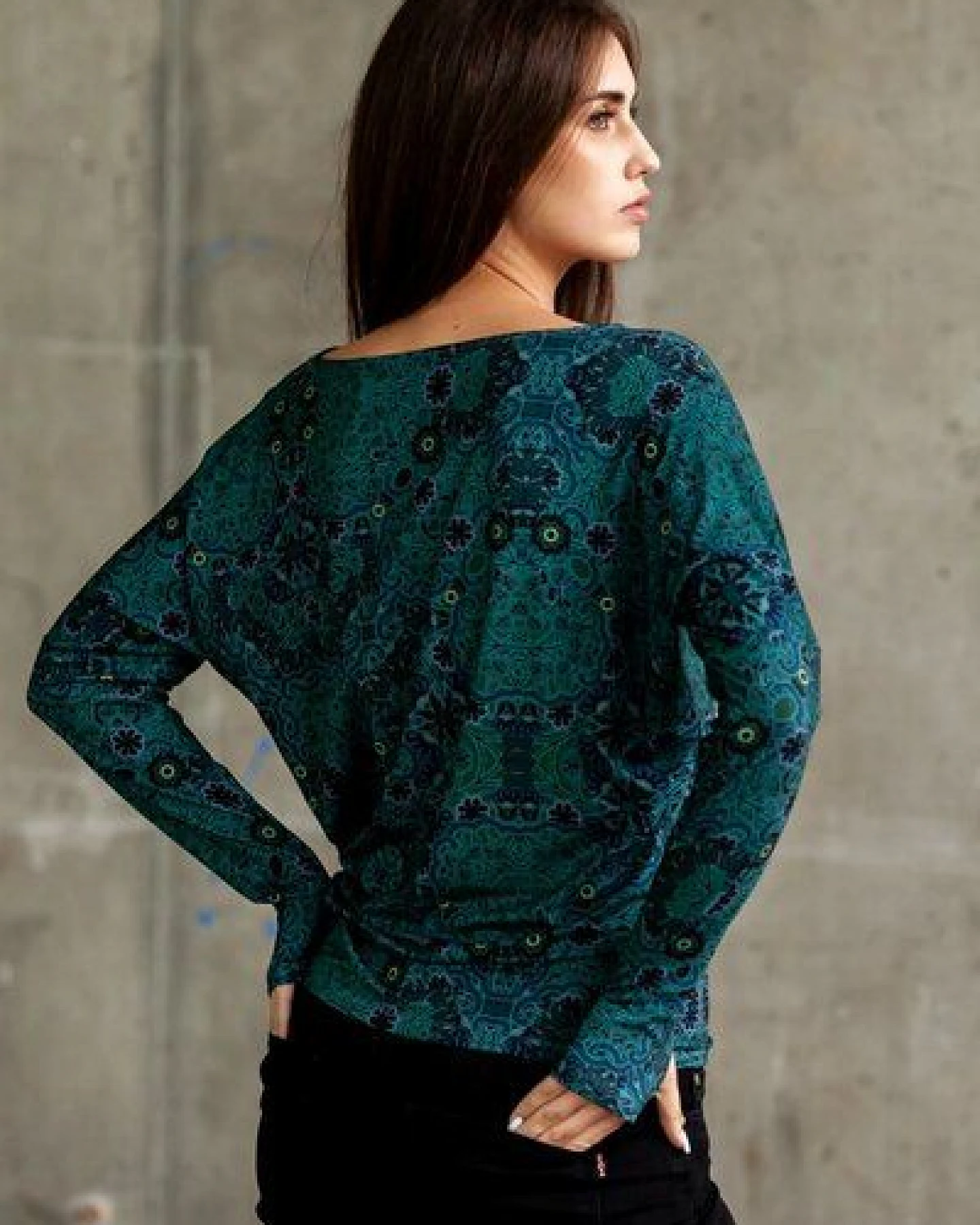 KOKOworld Bluse Be My Valentine Damen – Viskose EcoVero – figurbetont & bequem – mit Daumenloch – farbenfroher Print – für Yoga, Pilates & Alltag – fair produziert in der EU – Ansicht 2