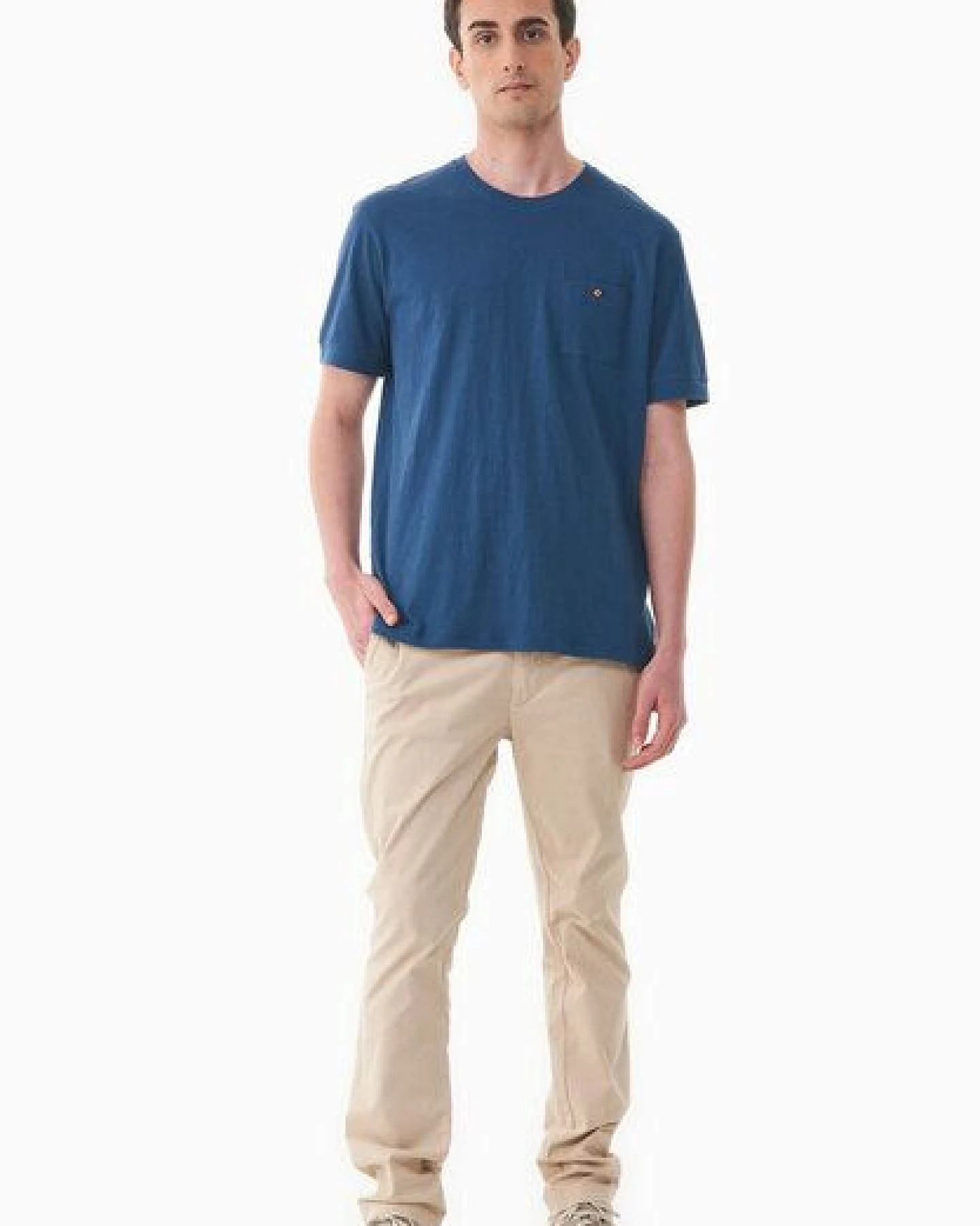 ORGANICATION T-Shirt aus Bio-Baumwolle und Leinen mit Brusttasche – Ansicht 2