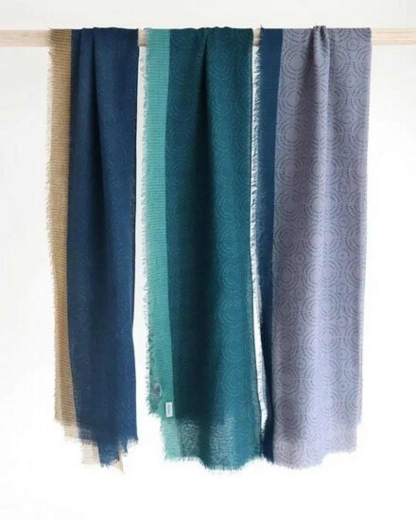 Djian Schal aus Merino-Wolle – CIRCLES – mulesingfrei – Ansicht 2