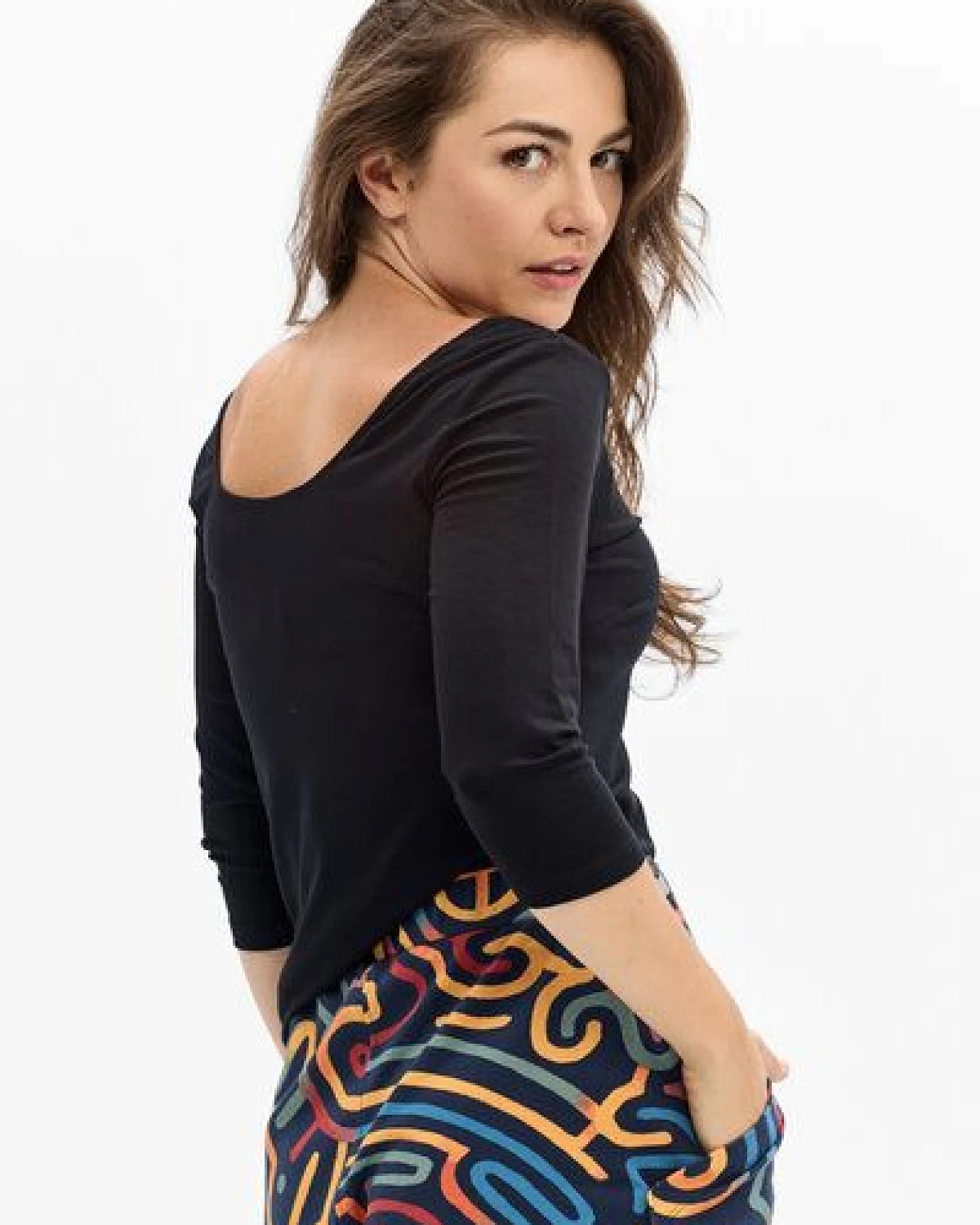 Bluse Salsa – figurbetontes Shirt aus Viskose – Rückenausschnitt – 3/4-Arm – 100% in der EU fair produziert – KOKOworld – Ansicht 2