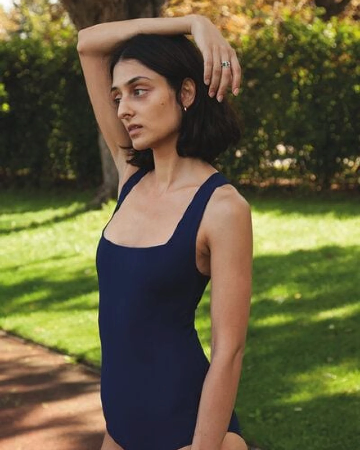 RENDL Swimsuit No.1 - eleganter Badeanzug mit überkreuzten Trägern – Ansicht 3