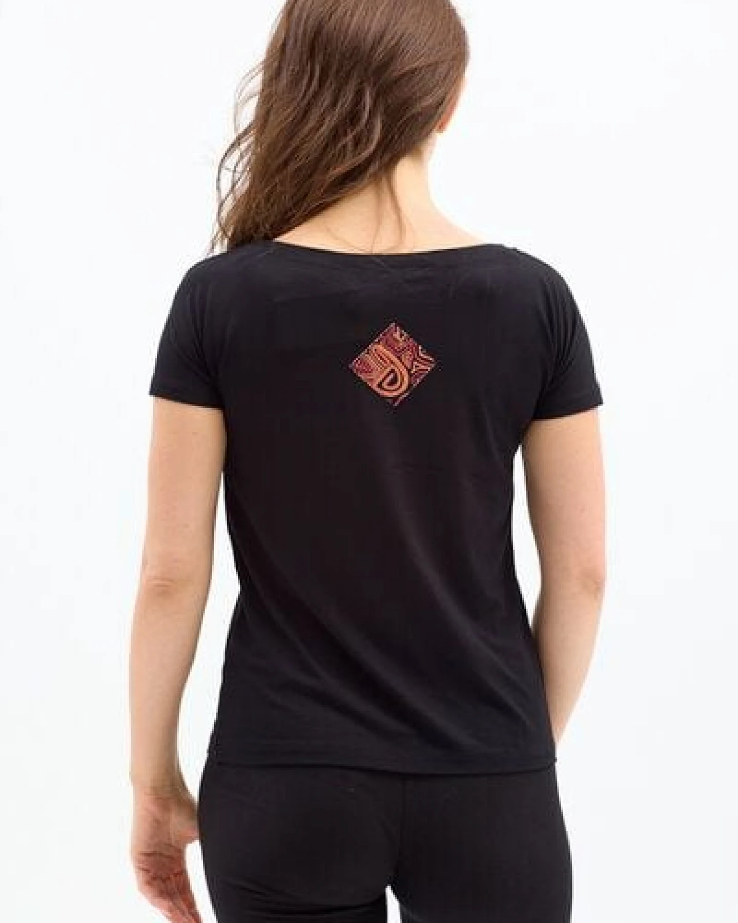 Bluse Fine – Viscose mit Elasthan – T-Shirt Rundhalsausschnitt – Schwarz oder farbenfrohes Print KOKOworld – Fair produziert in EU – Ansicht 2
