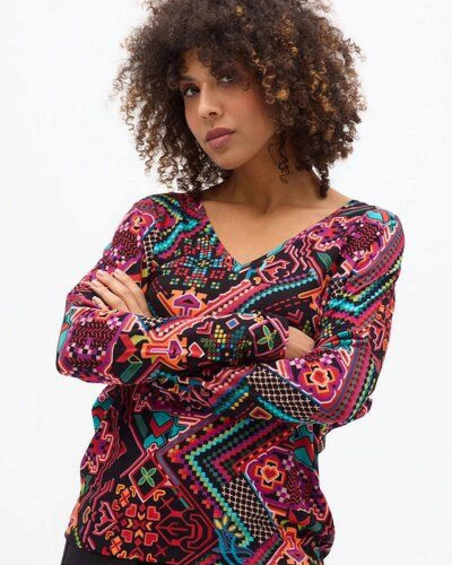 Bluse Saja Longsleeve – Viskose farbenfroher KOKOworld Print weiter Schnitt V-Ausschnitt – perfekt für Yoga – Fair produziert – Ansicht 2