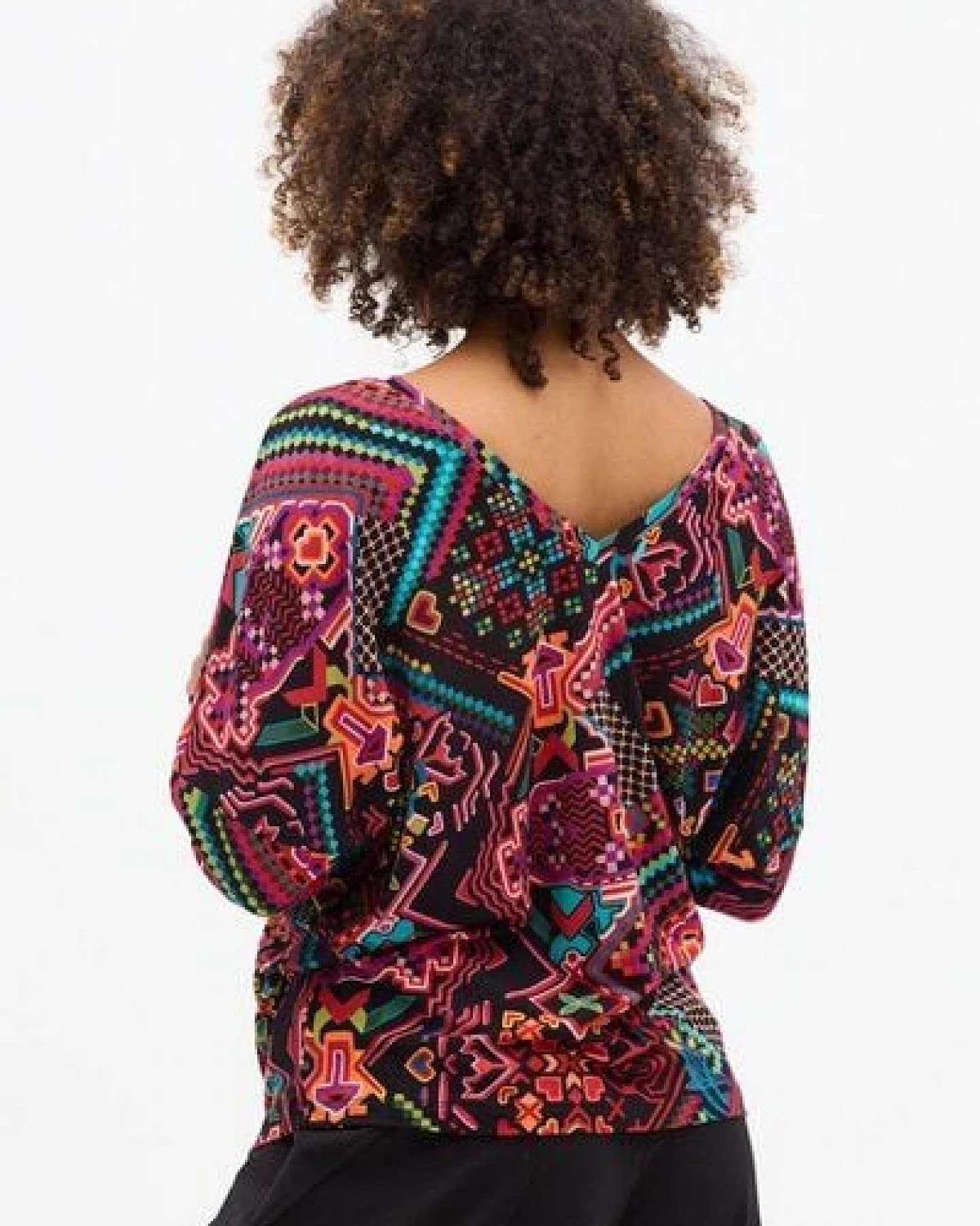 Bluse Saja Longsleeve – Viskose farbenfroher KOKOworld Print weiter Schnitt V-Ausschnitt – perfekt für Yoga – Fair produziert – Ansicht 3