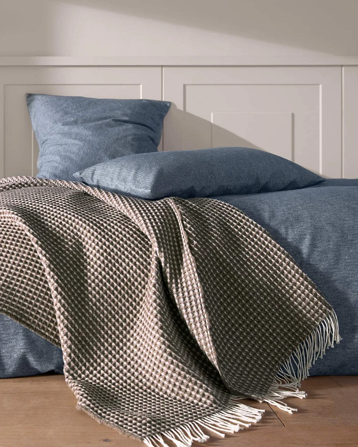hessnatur Wollmix Waffle Plaid YARA aus Bio-Lambswool mit Bio-Baumwolle - braun - Größe 130x180 cm