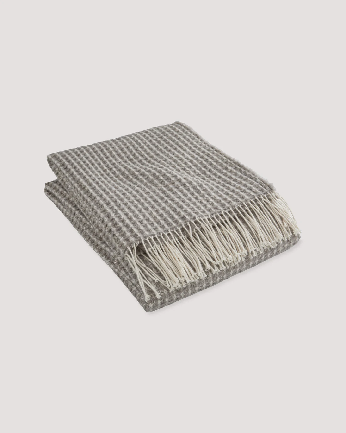 hessnatur Wollmix Waffle Plaid YARA aus Bio-Lambswool mit Bio-Baumwolle - grau - Größe 130x180 cm – Ansicht 2