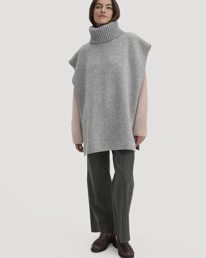hessnatur Damen Strick Poncho Pullover Oversize BETTER RECYCLING aus Bio-Merinowolle - grau - Größe onesize