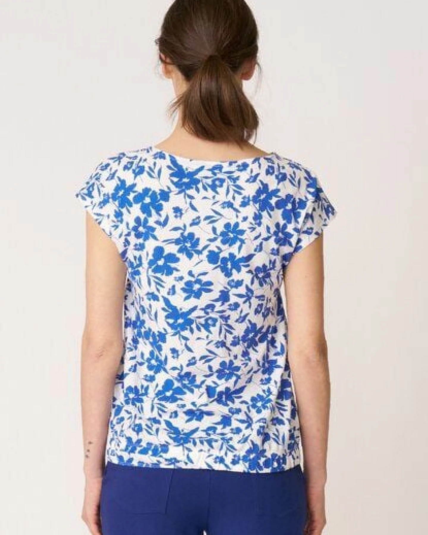 LANA Organic Blumenshirt aus Bio Baumwolle, Modell Leda – Ansicht 4