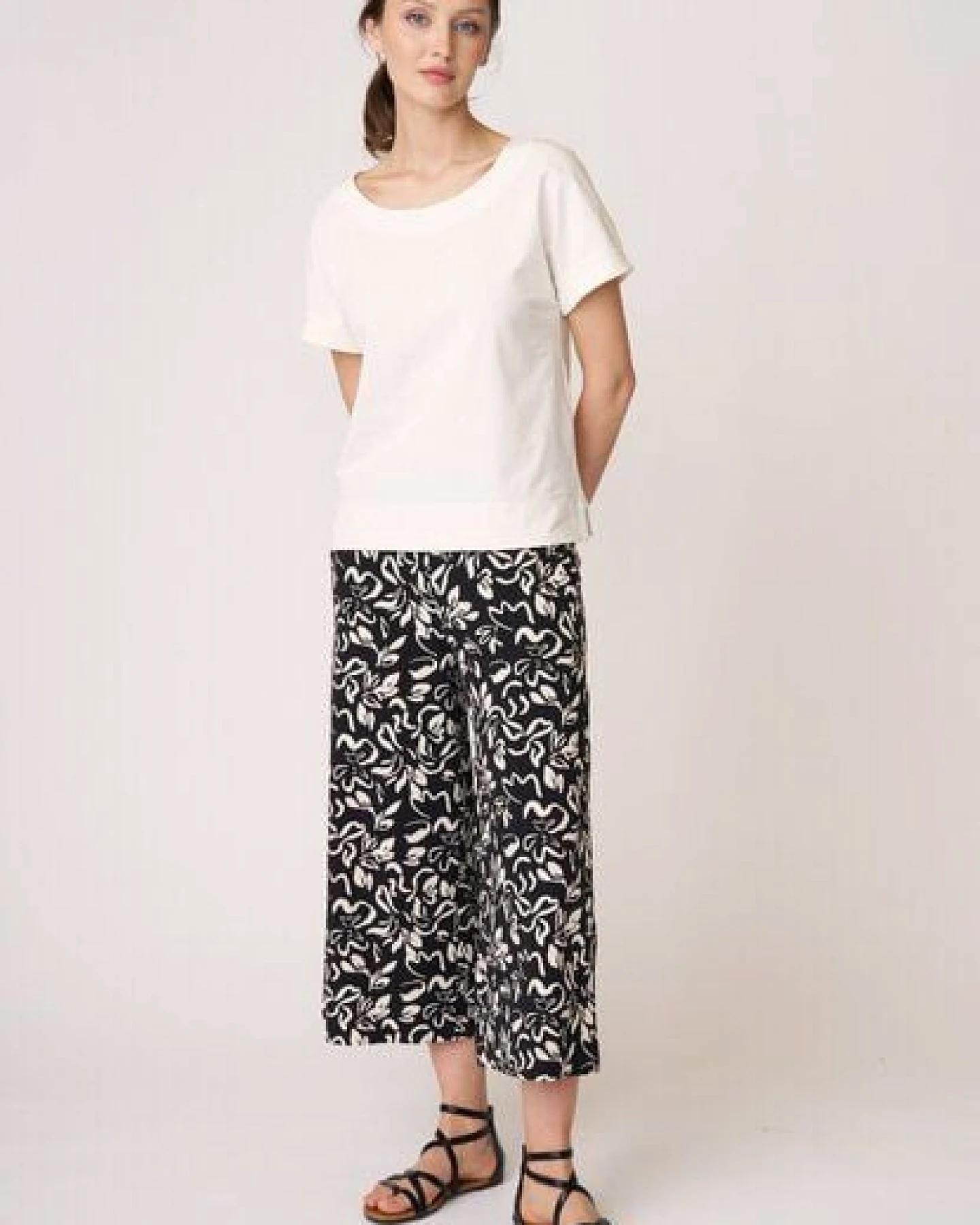 LANA Organic Basic Shirt aus Bio Baumwolle, Modell Sarah – Ansicht 2