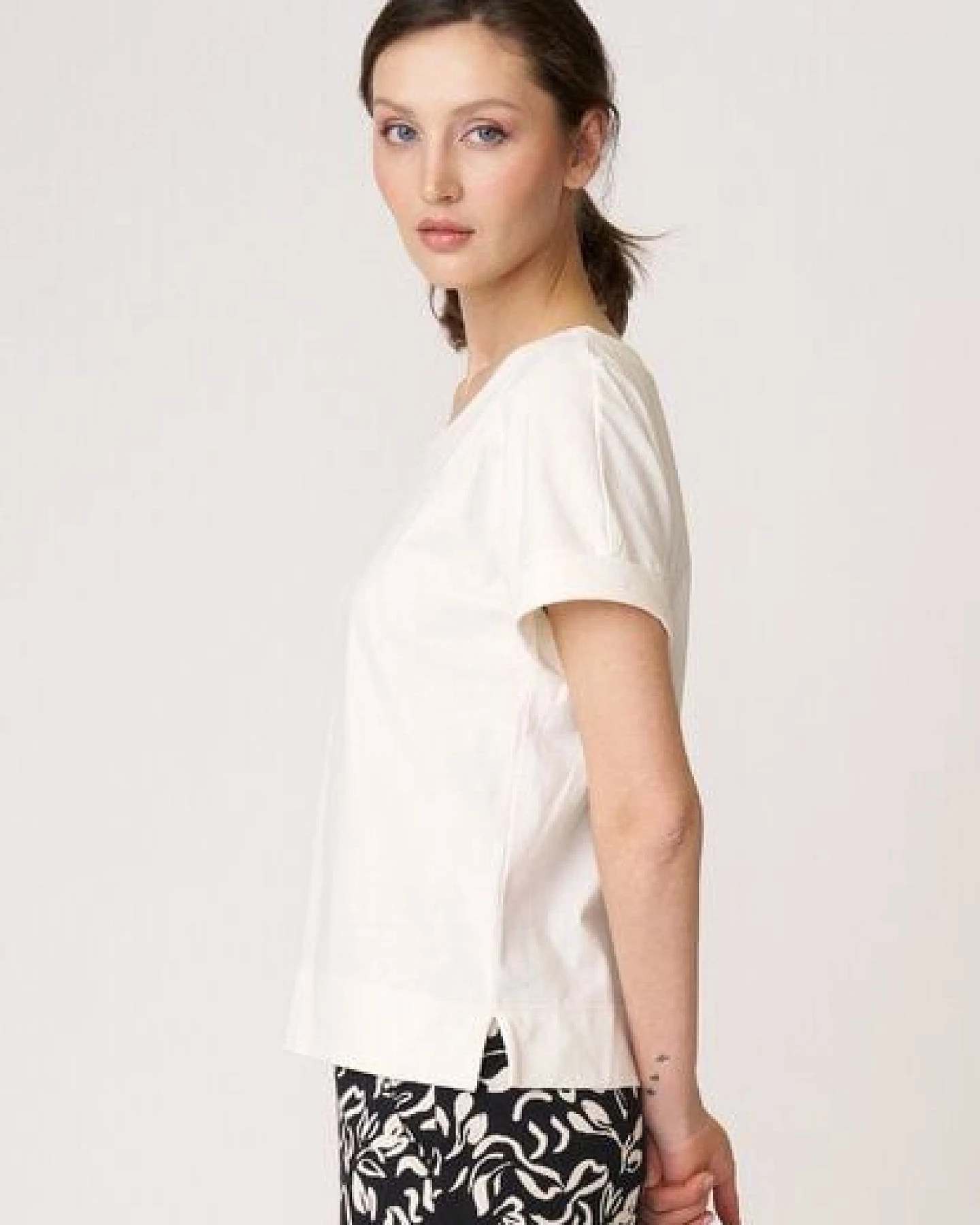LANA Organic Basic Shirt aus Bio Baumwolle, Modell Sarah – Ansicht 3