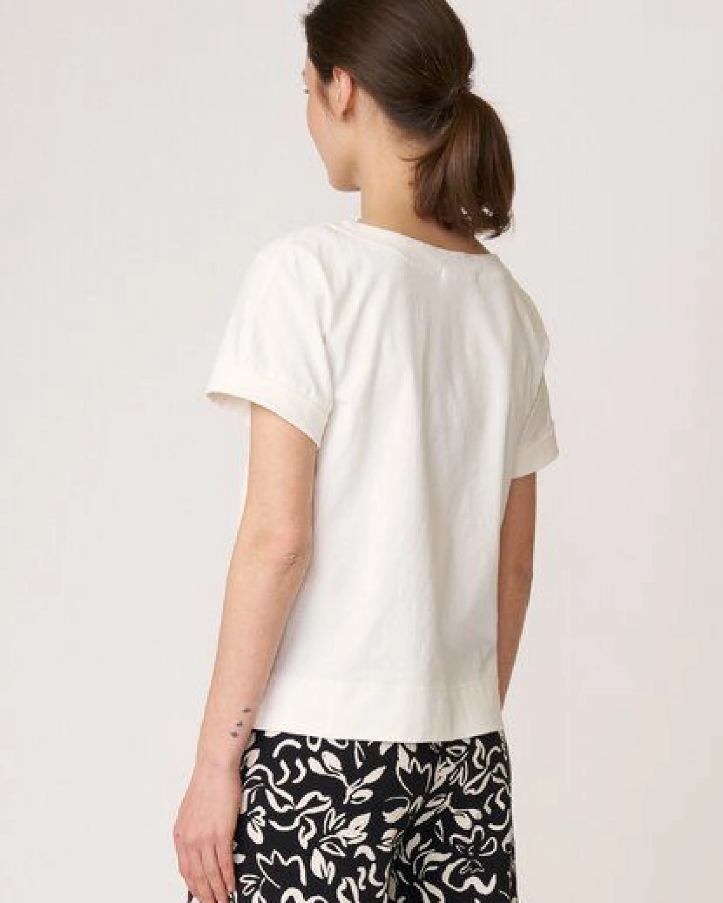 LANA Organic Basic Shirt aus Bio Baumwolle, Modell Sarah – Ansicht 4