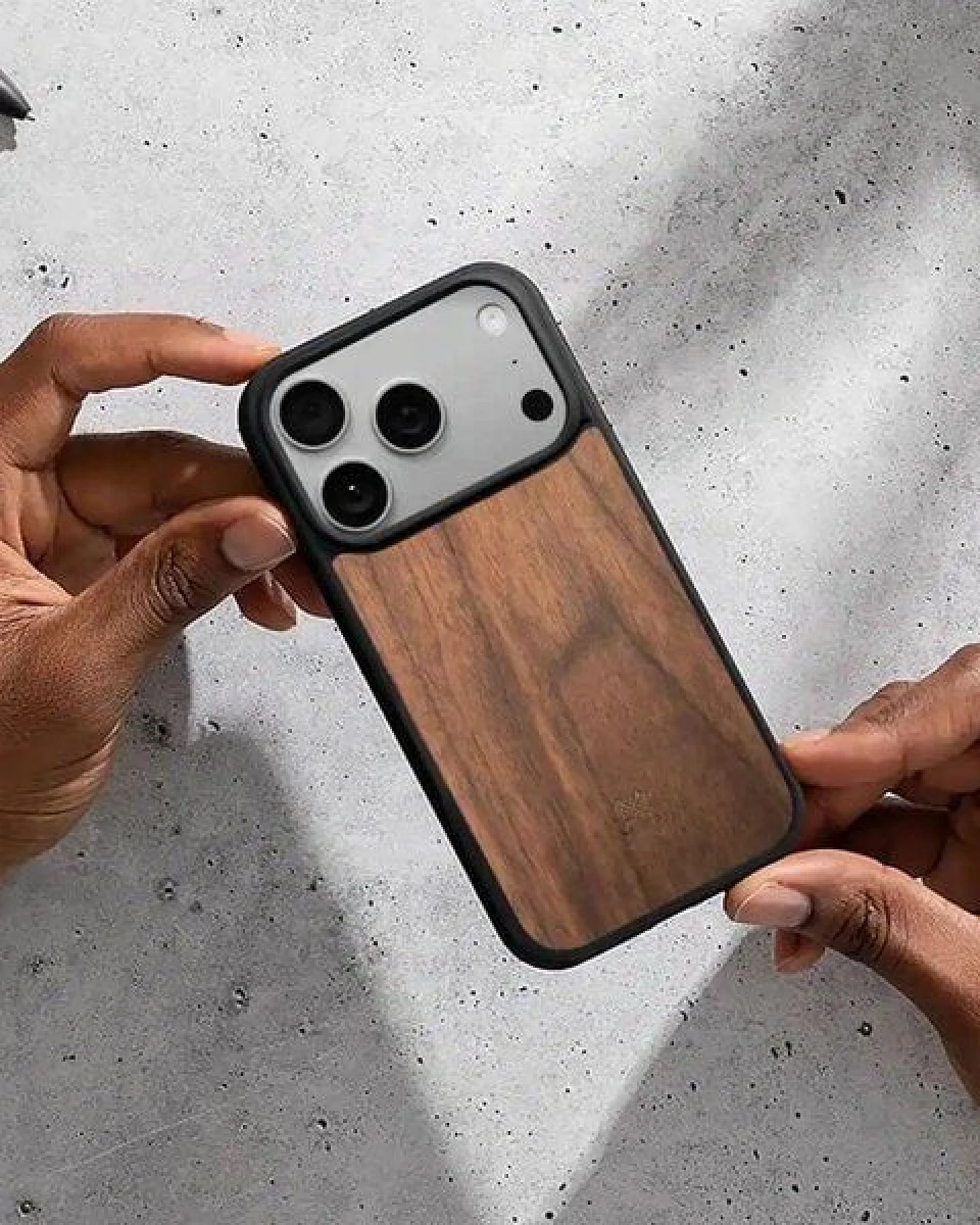 Woodcessories - iPhone Hülle mit Magnet kompatibel mit MagSafe, magnetische Ladefunktion – Ansicht 2