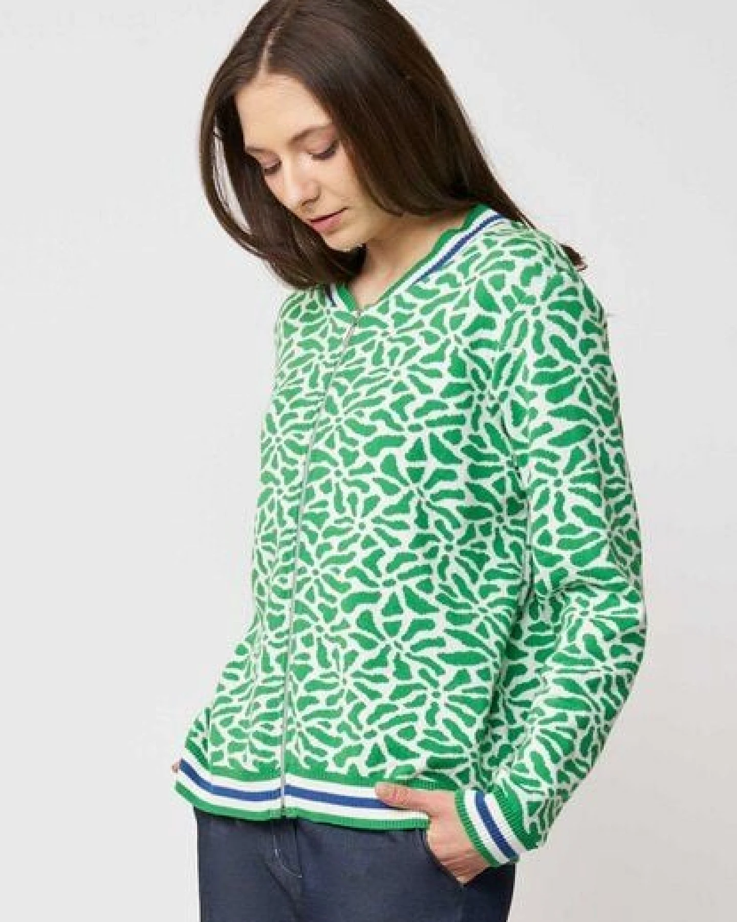 LANA Organic Strickjacke für Damen, Modell Alsora – Ansicht 4