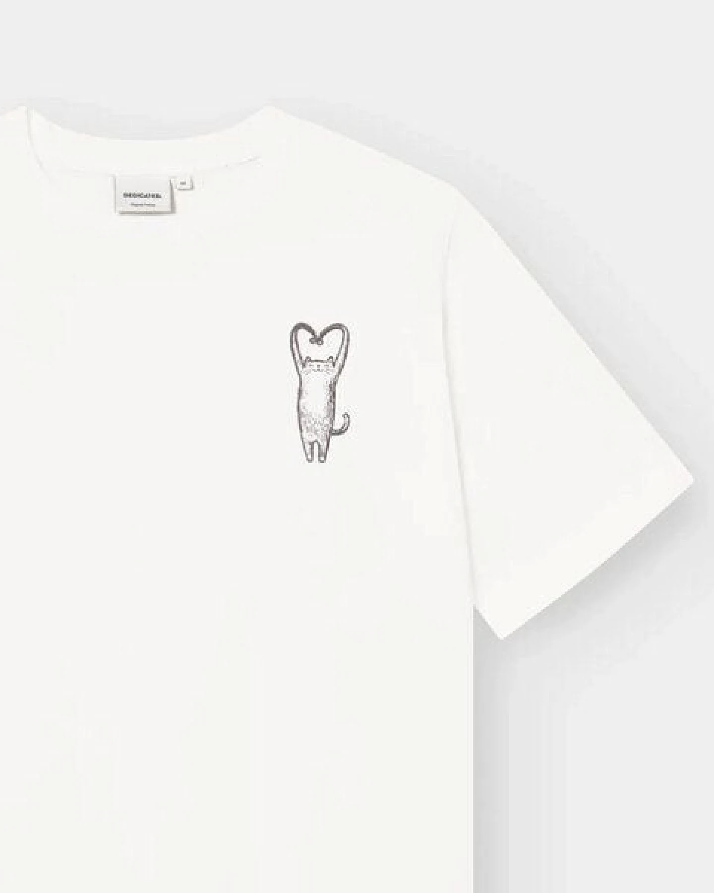 DEDICATED Vadstena T-Shirt Heart Cat – Ansicht 2