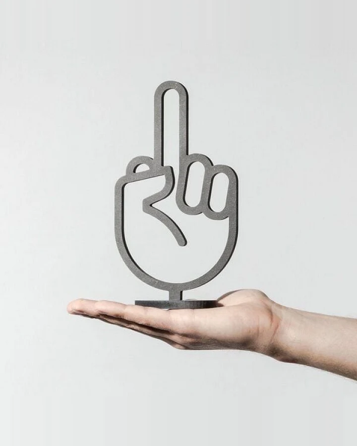 Fyngers Dekorationsobjekt gefräst aus Valchromat - Modell F*ck You - hergestellt in Deutschland - handverpackt - nachhaltiges Material