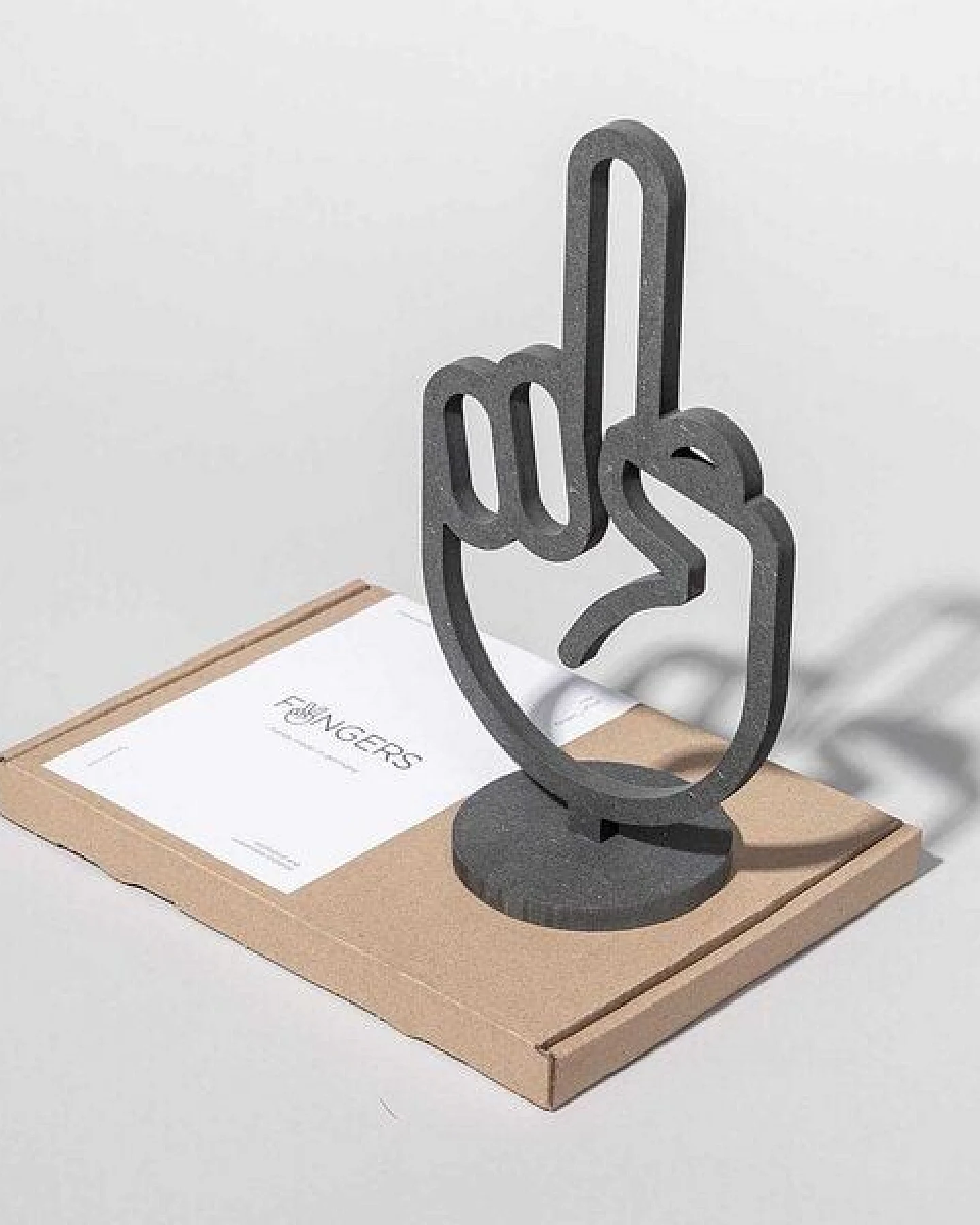 Fyngers Dekorationsobjekt gefräst aus Valchromat - Modell F*ck You - hergestellt in Deutschland - handverpackt - nachhaltiges Material – Ansicht 4