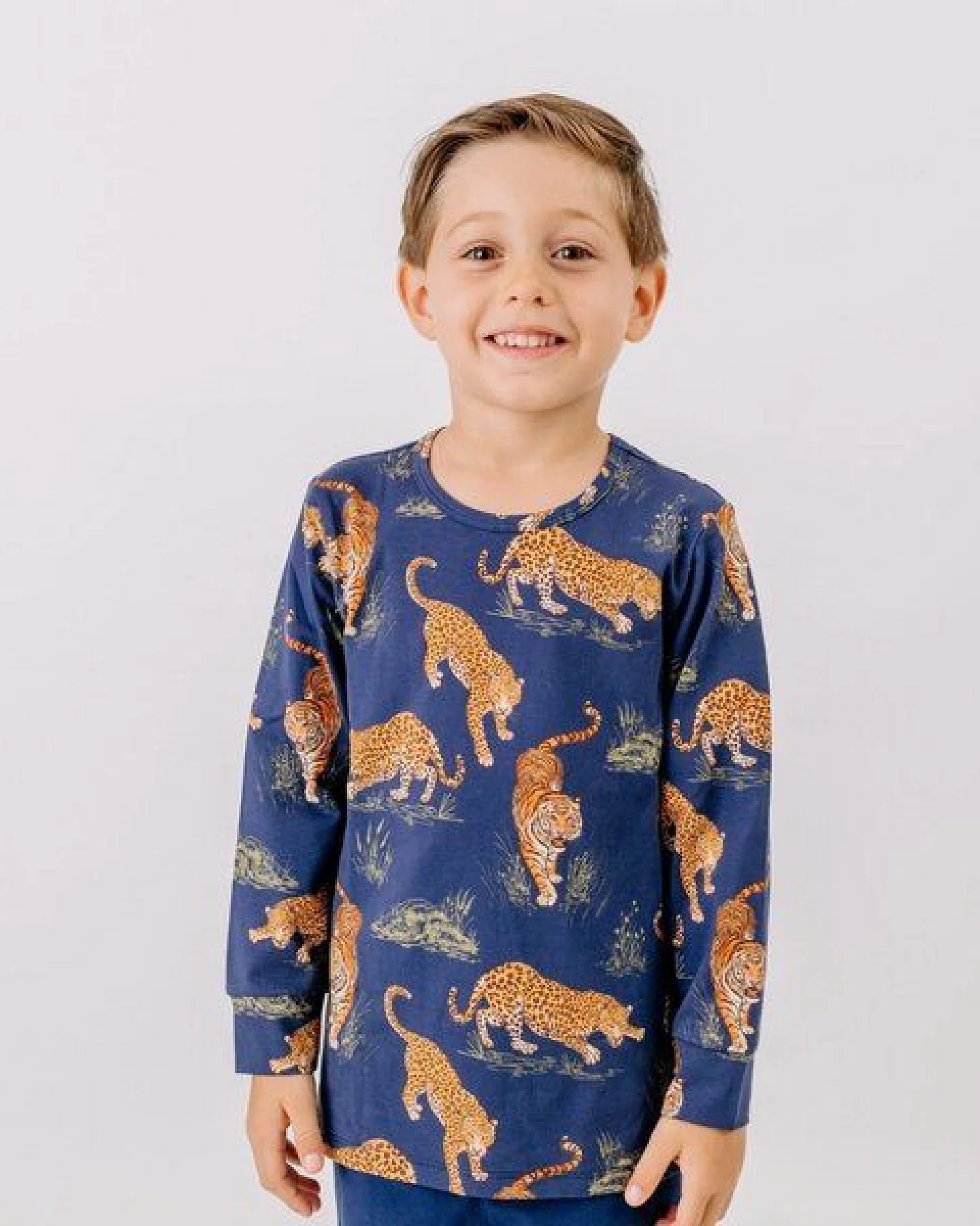 Schlafanzug Dunkelblau Tiger & Leopard Allover Bio-Baumwolle GOTS 2-teilig – Walkiddy – Ansicht 3