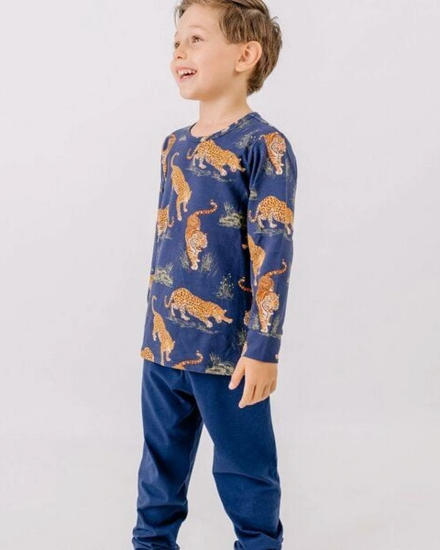 Schlafanzug Dunkelblau Tiger & Leopard Allover Bio-Baumwolle GOTS 2-teilig – Walkiddy – Ansicht 4