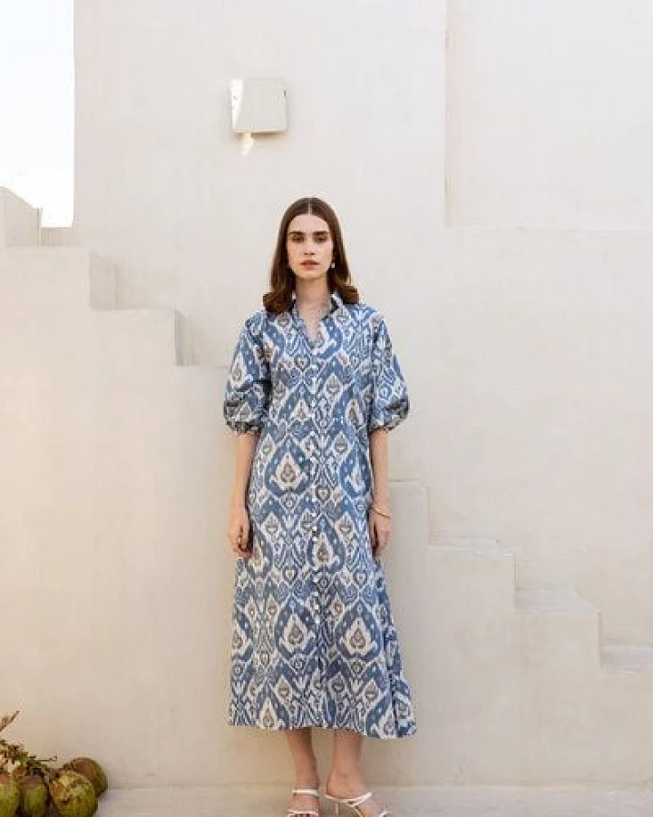 Haus of Namaste Kleid aus Bio-Baumwolle – handbedruckt im Ikat-Stil mit Taschen