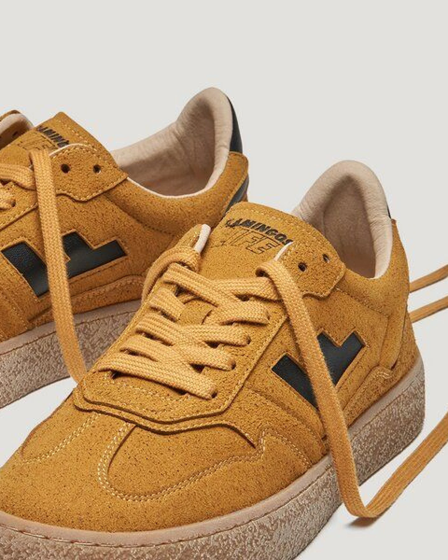 Flamingos' Life Sneaker - Burela Bold Hairy Suede Curry – Ansicht 3
