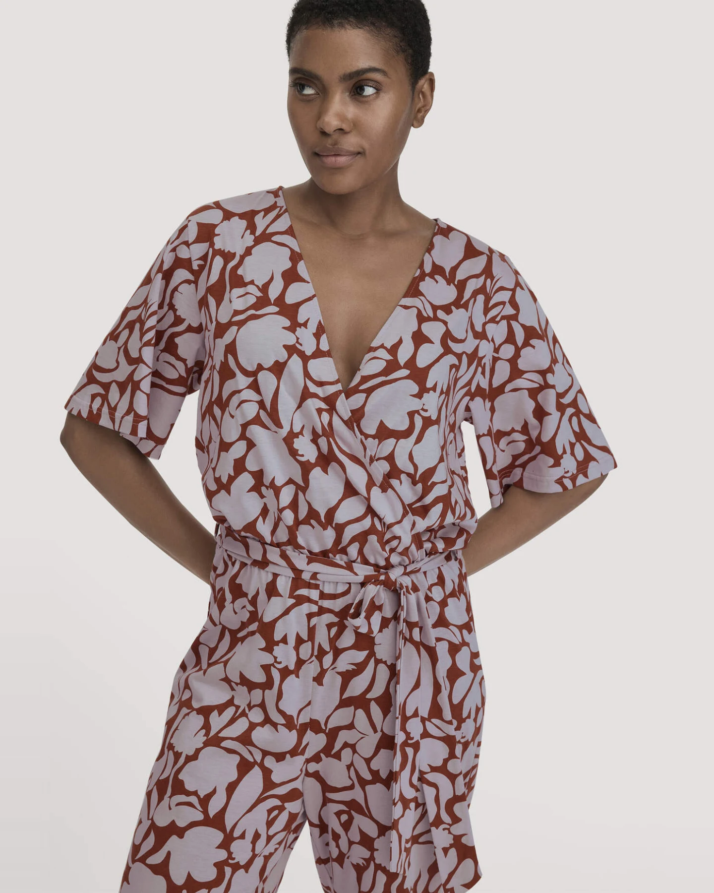 hessnatur Damen Print Jersey Overall Relaxed aus Bio-Baumwolle - lila - Größe 40 – Ansicht 3