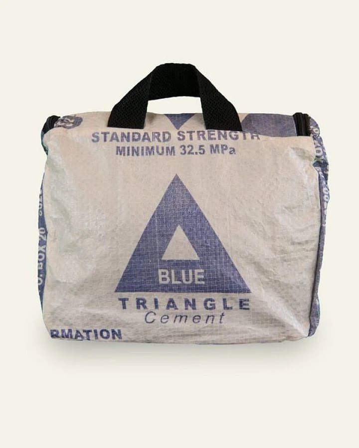 Blau Triangle Cement