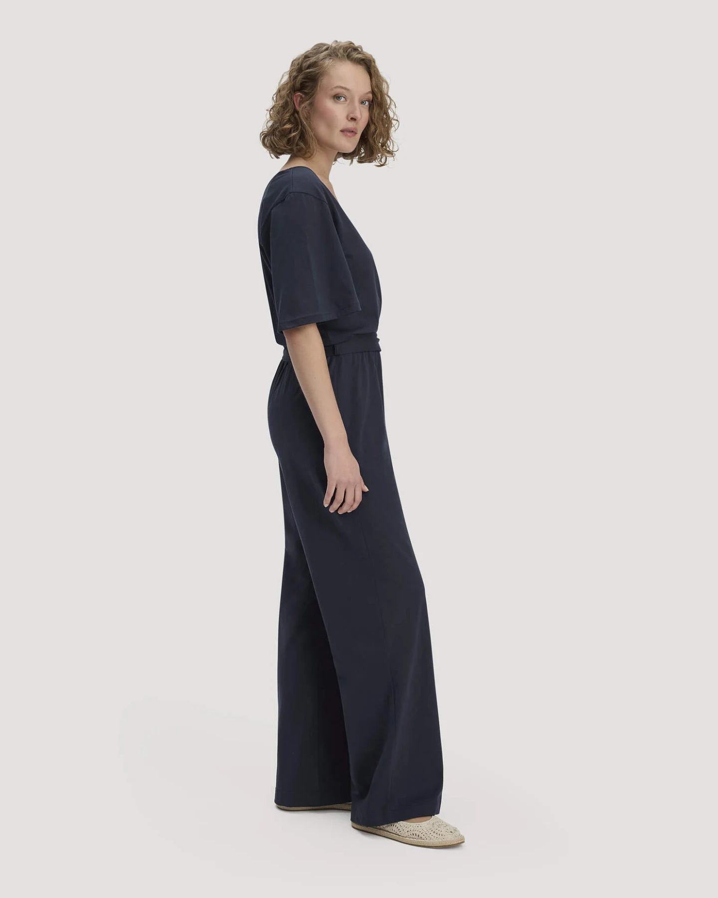 hessnatur Damen Jersey Overall Relaxed aus Bio-Baumwolle - blau - Größe 42 – Ansicht 3
