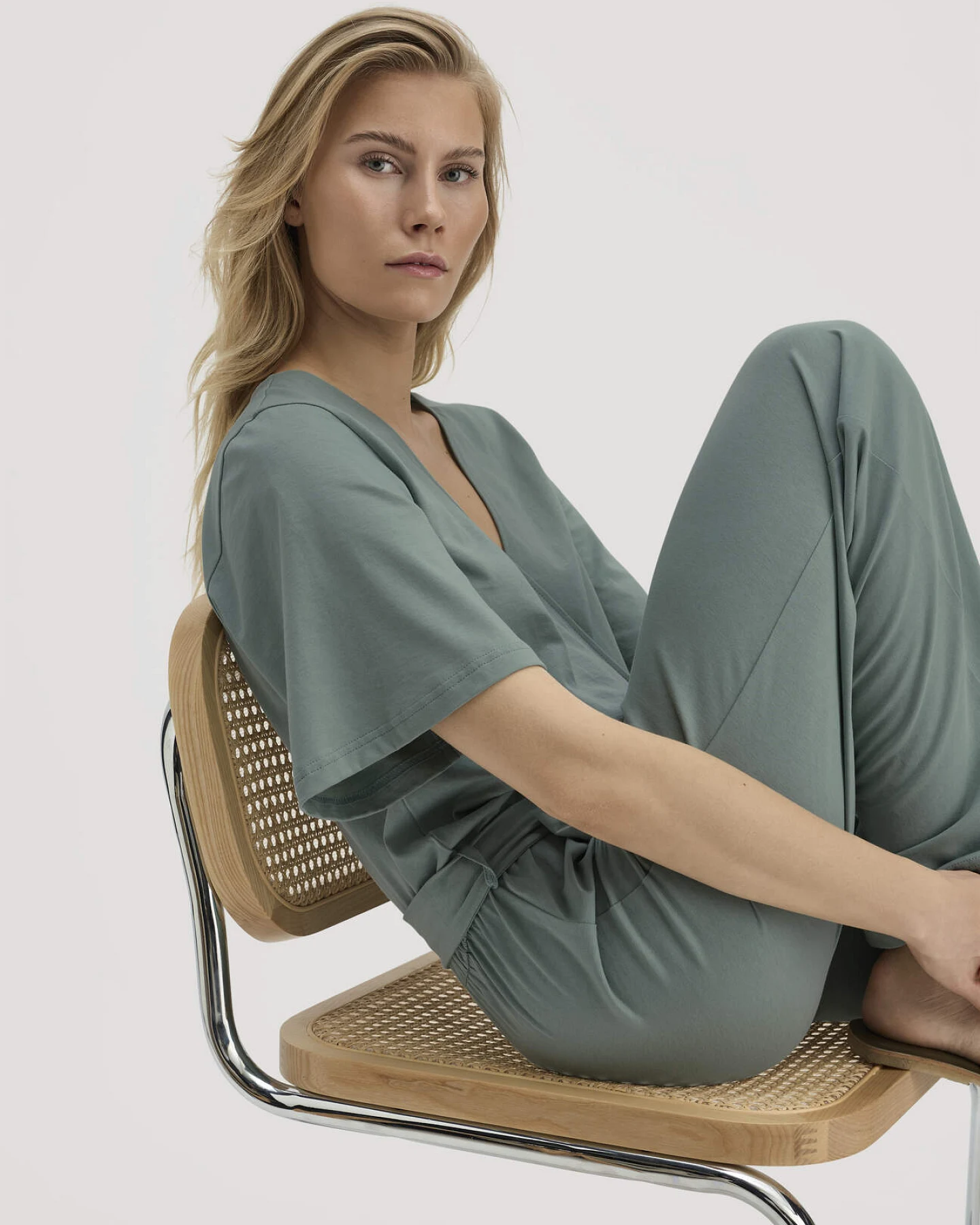 hessnatur Damen Jersey Overall Relaxed aus Bio-Baumwolle - grün - Größe 38 – Ansicht 4