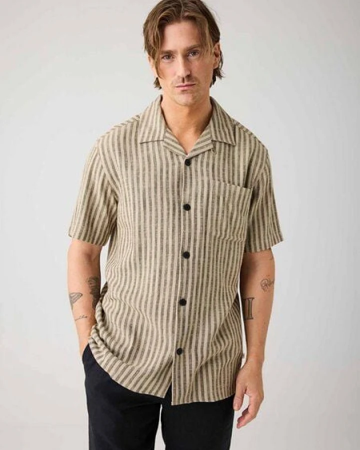 KnowledgeCotton Apparel Herren Kurzarmhemd - Relaxed Fit - aus Viskose und Leinen
