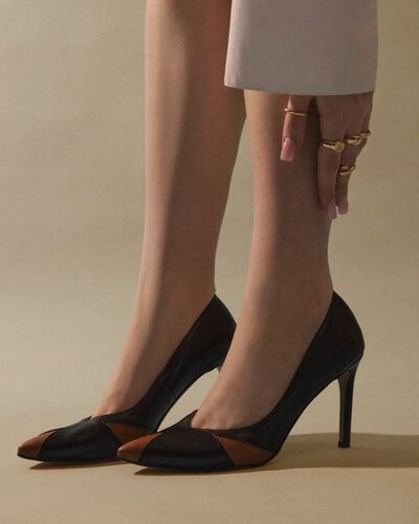 AGAZI IVO black & caramel – vegan heels made from mushroom and corn & wheat leather – Ansicht 2