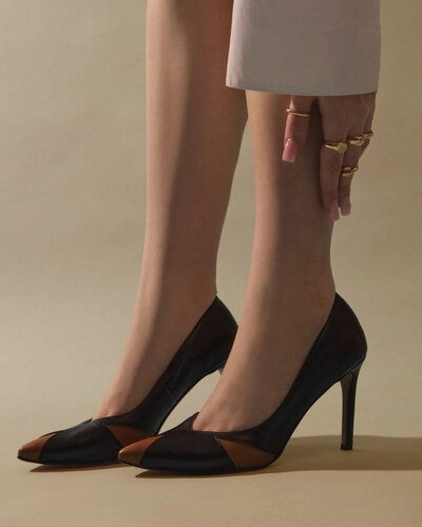 AGAZI IVO black & caramel – vegan heels made from mushroom and corn & wheat leather – Ansicht 2