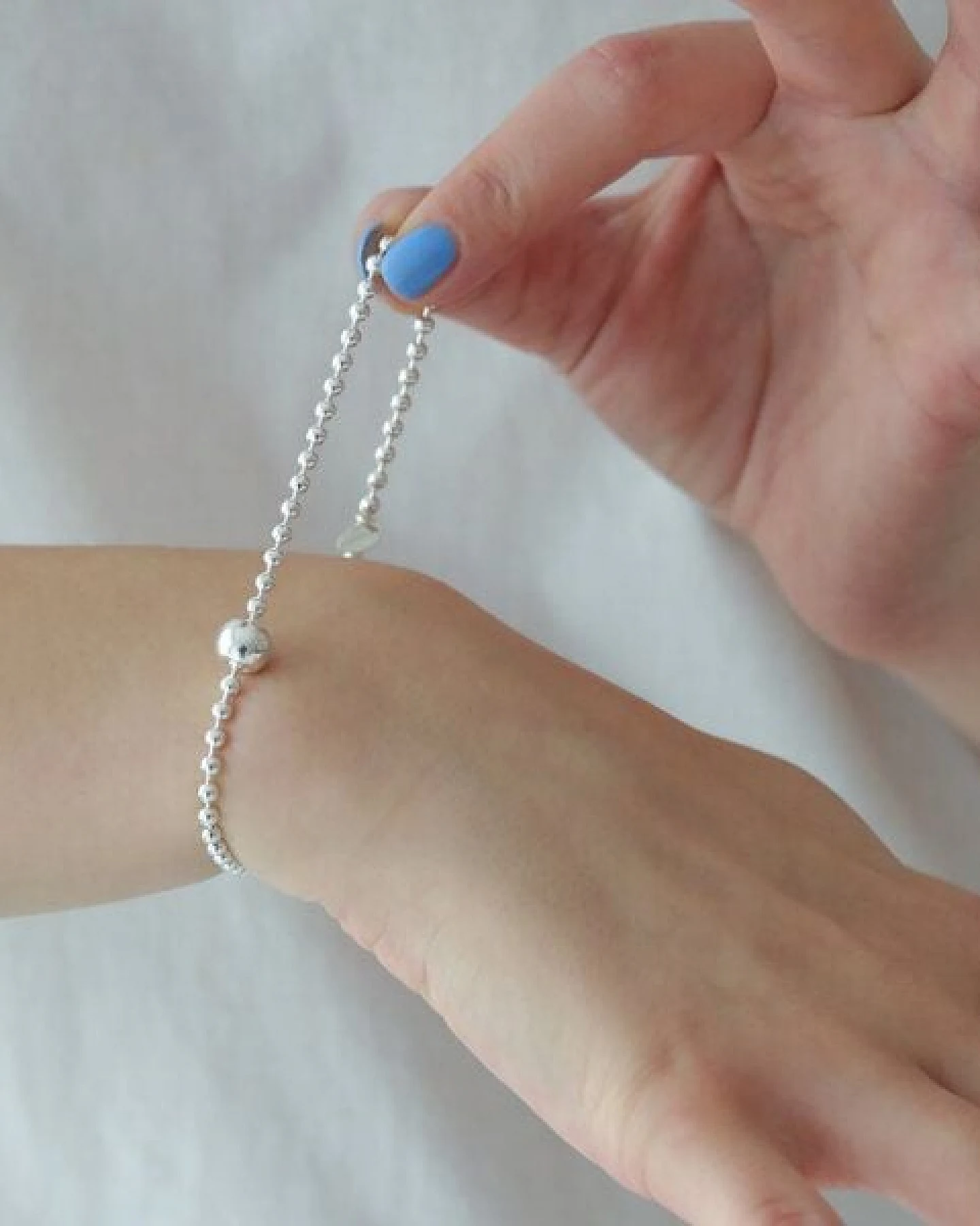 BELLYBIRD Jewellery Armband - elastisches Kugelarmband aus Silber/ Silber vergoldet – Ansicht 4