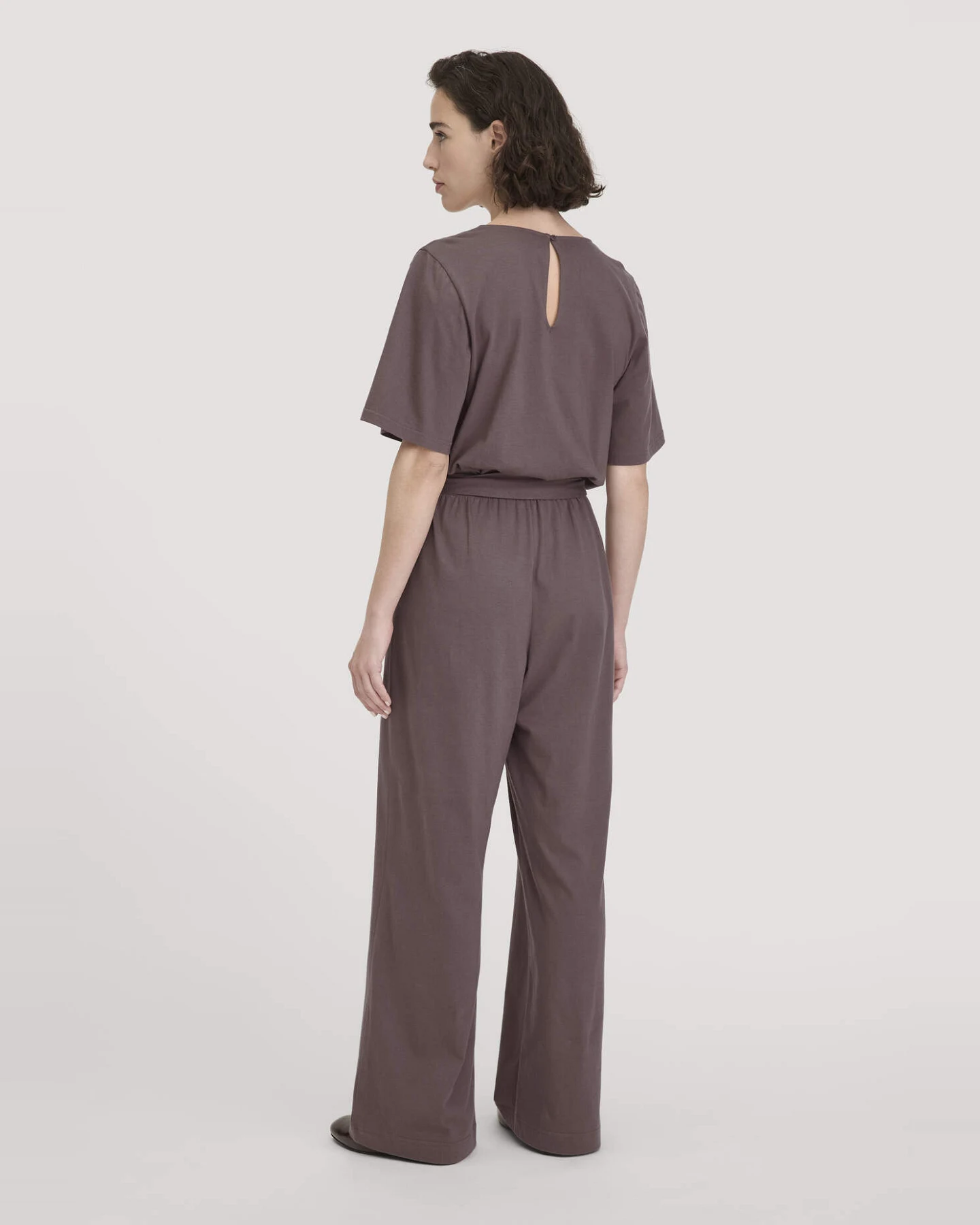 hessnatur Damen Jersey Overall Relaxed aus Bio-Baumwolle - lila - Größe 34 – Ansicht 2
