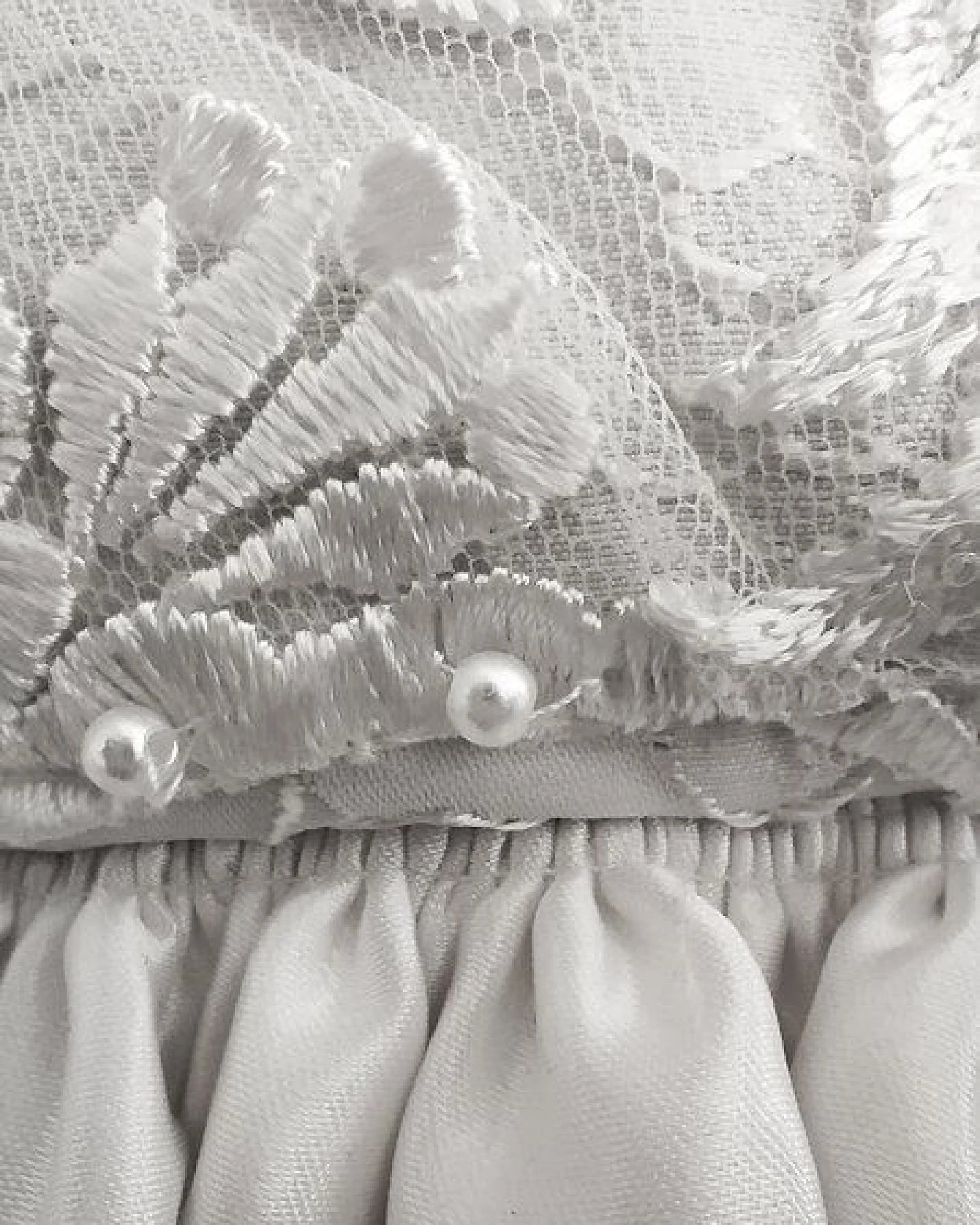 körber mode Braut Kissen mit Rüschen 40x40, Hochzeit, Deko edel, Upcycling aus Brautkleid – Ansicht 2