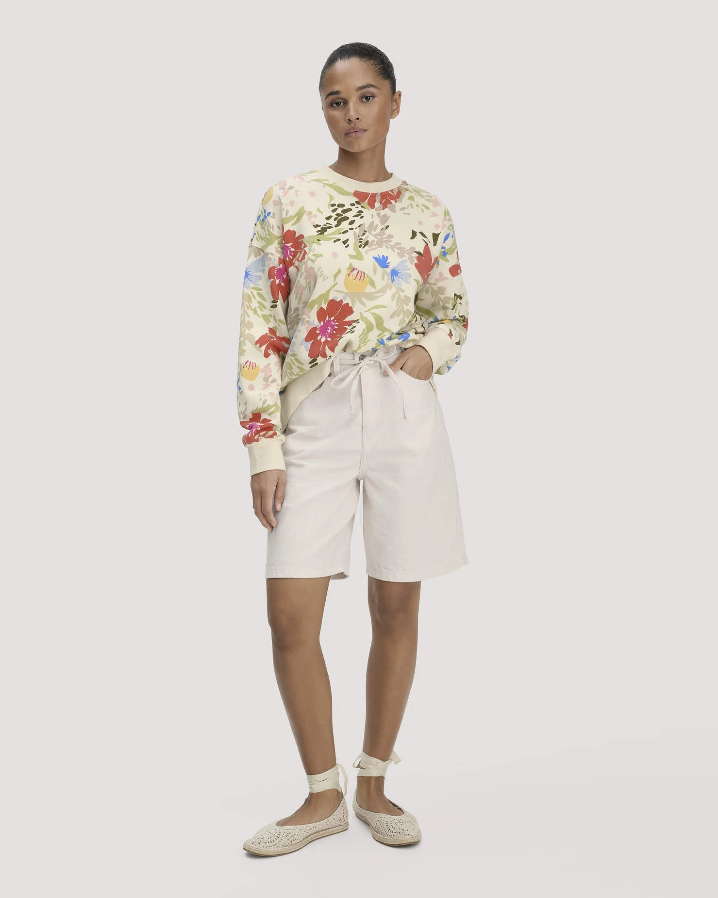 hessnatur Damen Print Sweatshirt Oversize aus Bio-Baumwolle - natur - Größe S – Ansicht 2