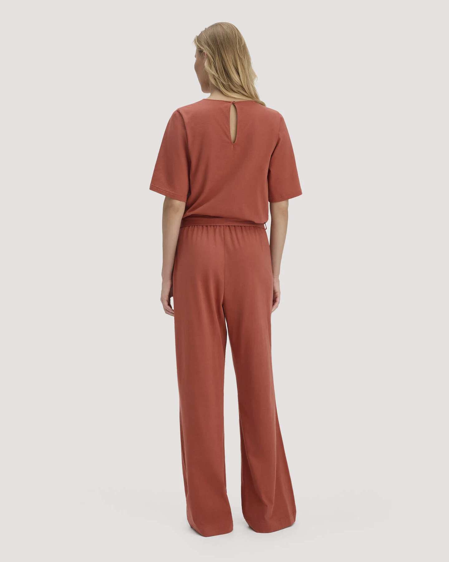 hessnatur Damen Jersey Overall Relaxed aus Bio-Baumwolle - braun - Größe 42 – Ansicht 2