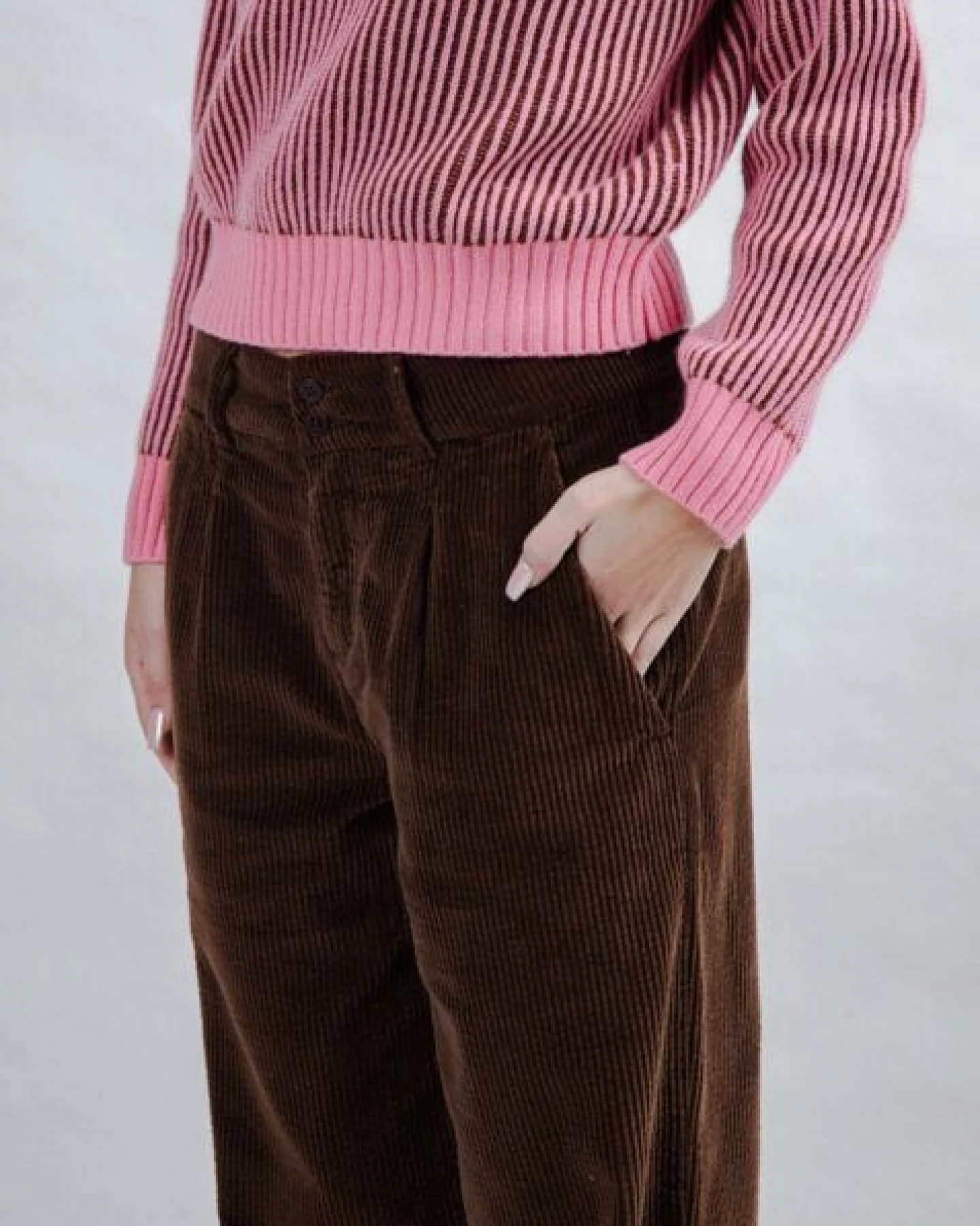 Brava Fabrics Corduroy Faltenhose Schokolade – Ansicht 4