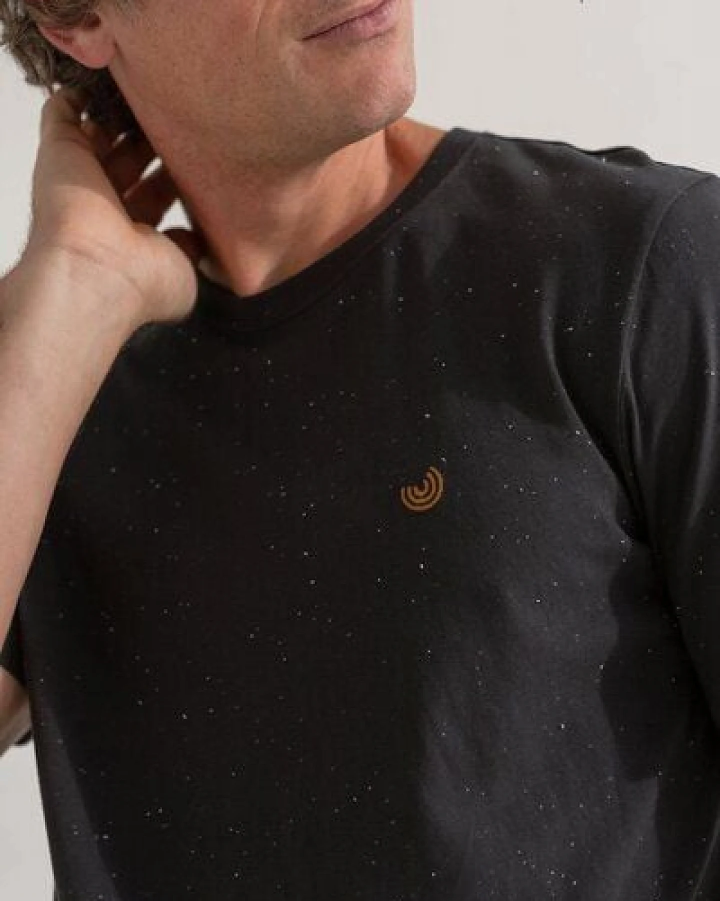 TWOTHIRDS T-Shirt "Qalito" dark sand aus Bio Baumwolle – Ansicht 2