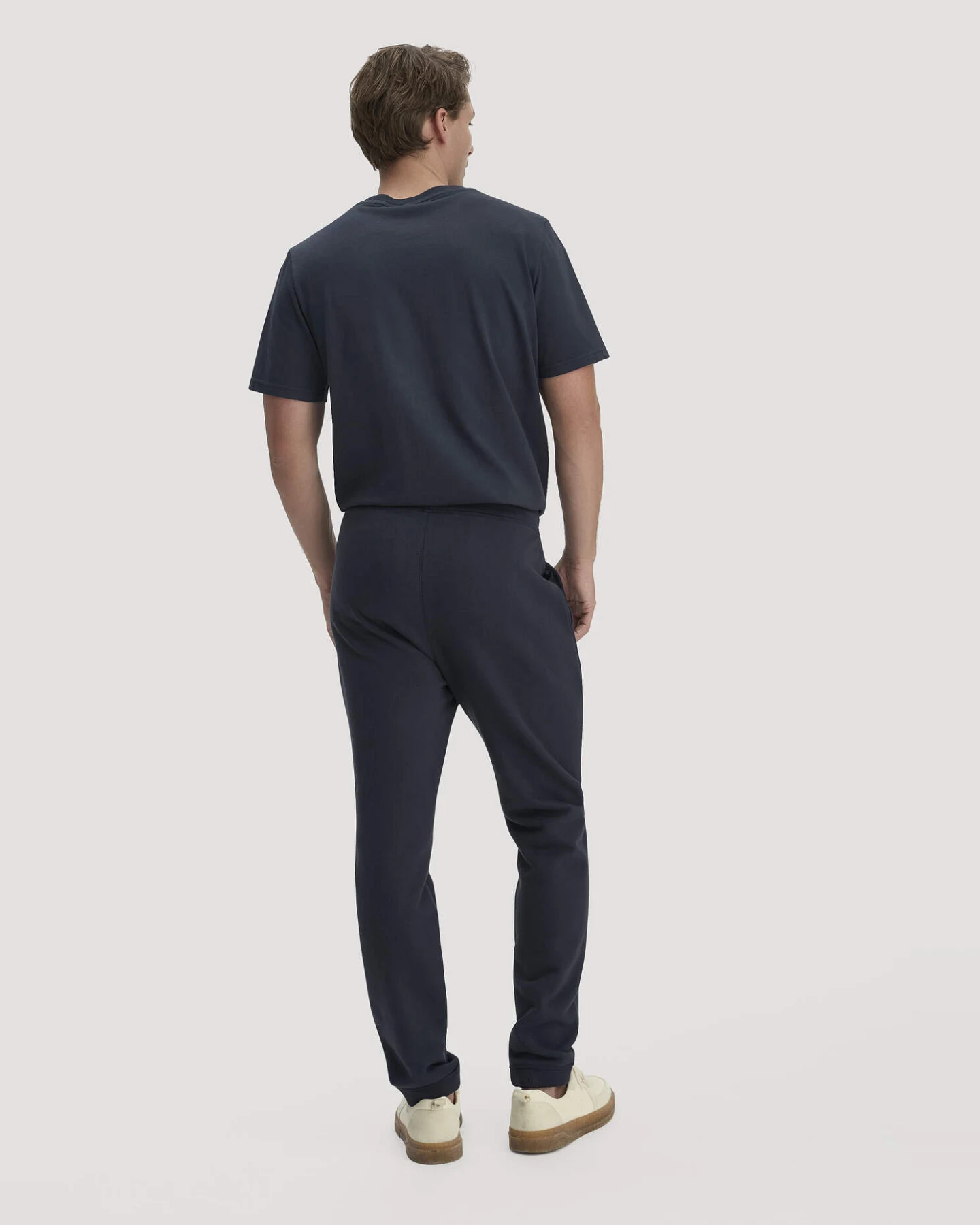 hessnatur Herren Sweathose TRIAS Relaxed BETTERRECYCLING aus Bio-Baumwolle - blau - Größe L – Ansicht 2