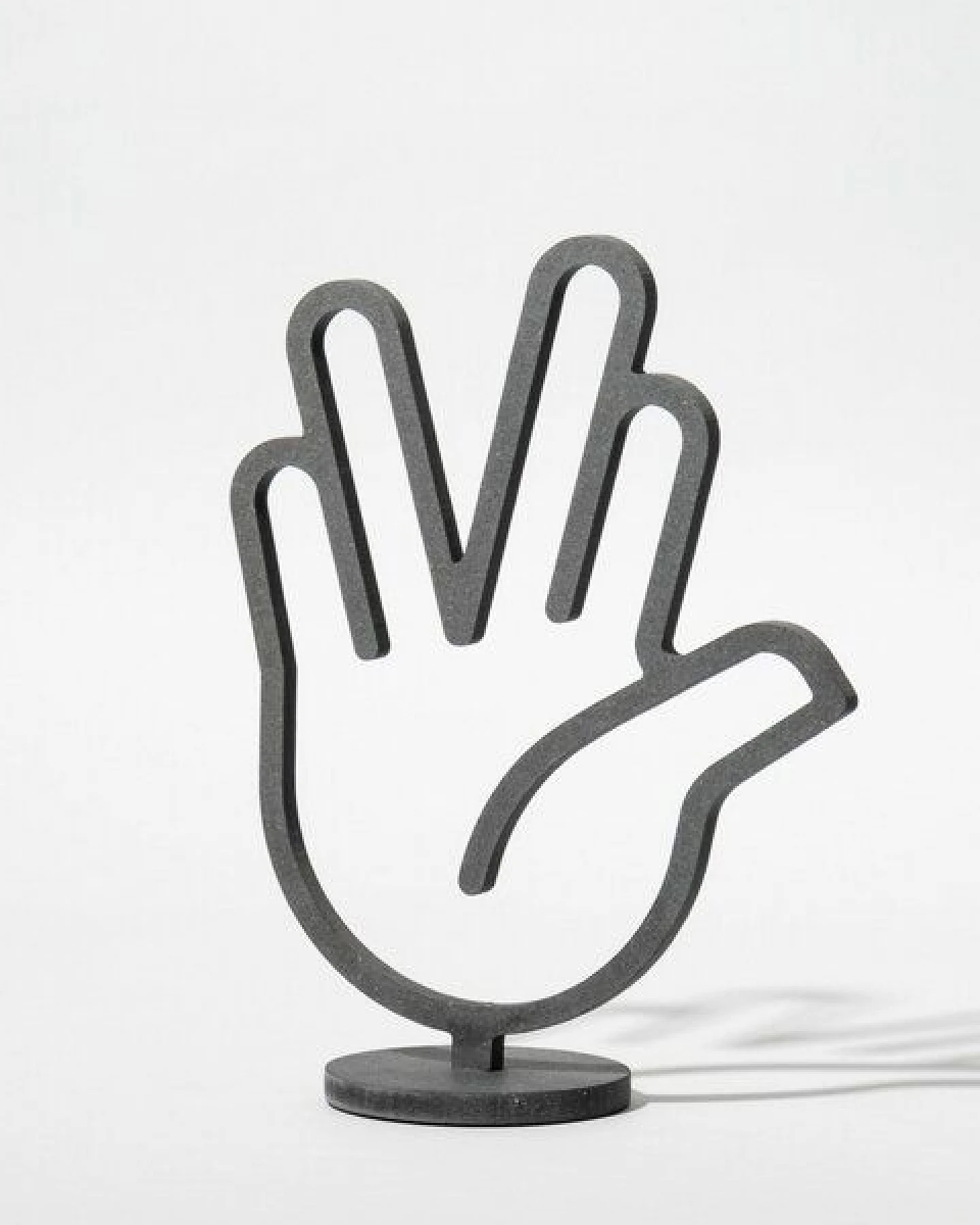 Fyngers Dekorationsobjekt gefräst aus Valchromat - Modell Vulcan Salute – Ansicht 2