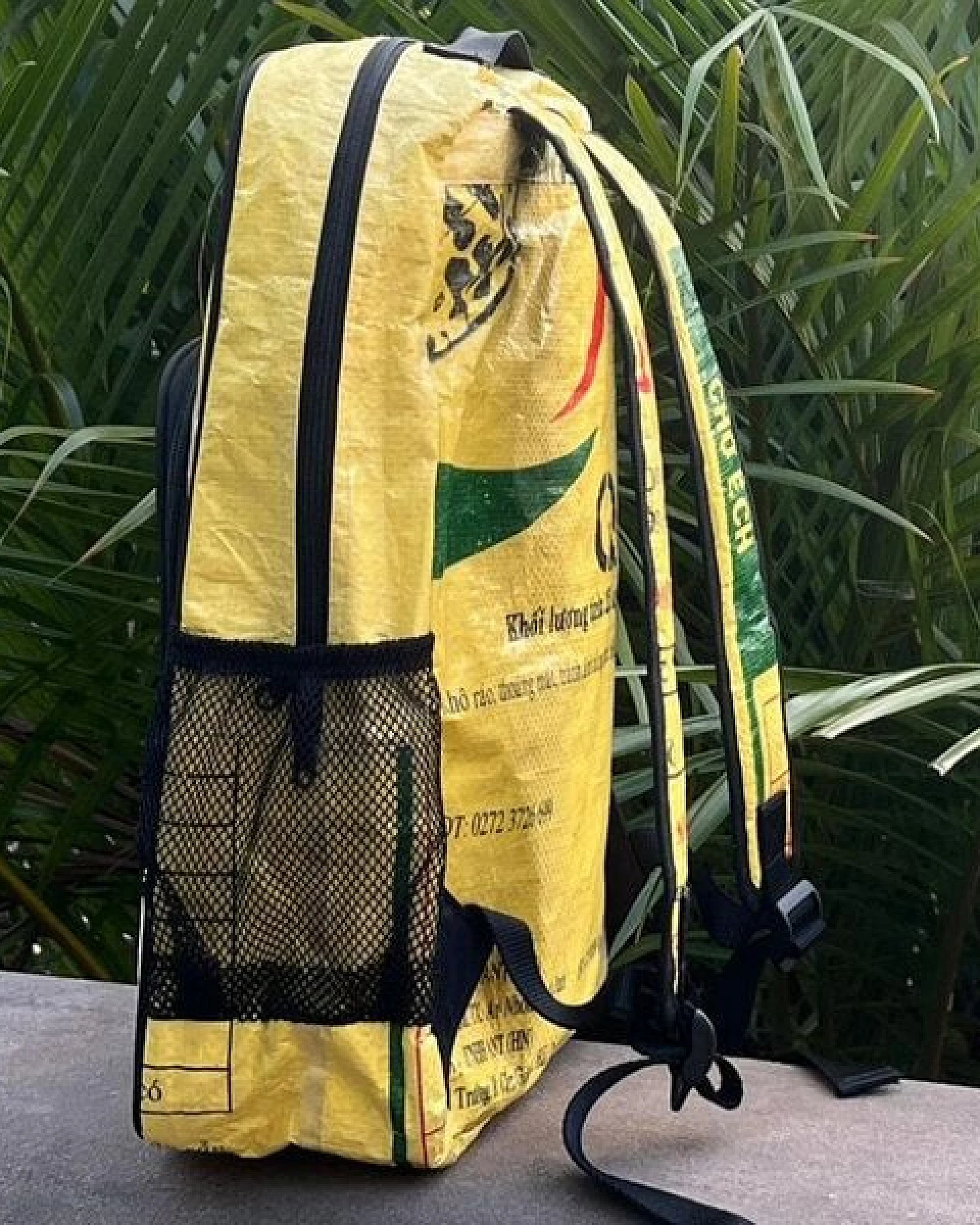 MoreThanHip Laptop-Rucksack 15,6 Zoll aus recycelten Zement- oder Fischfuttersäcken - Trong – Ansicht 3