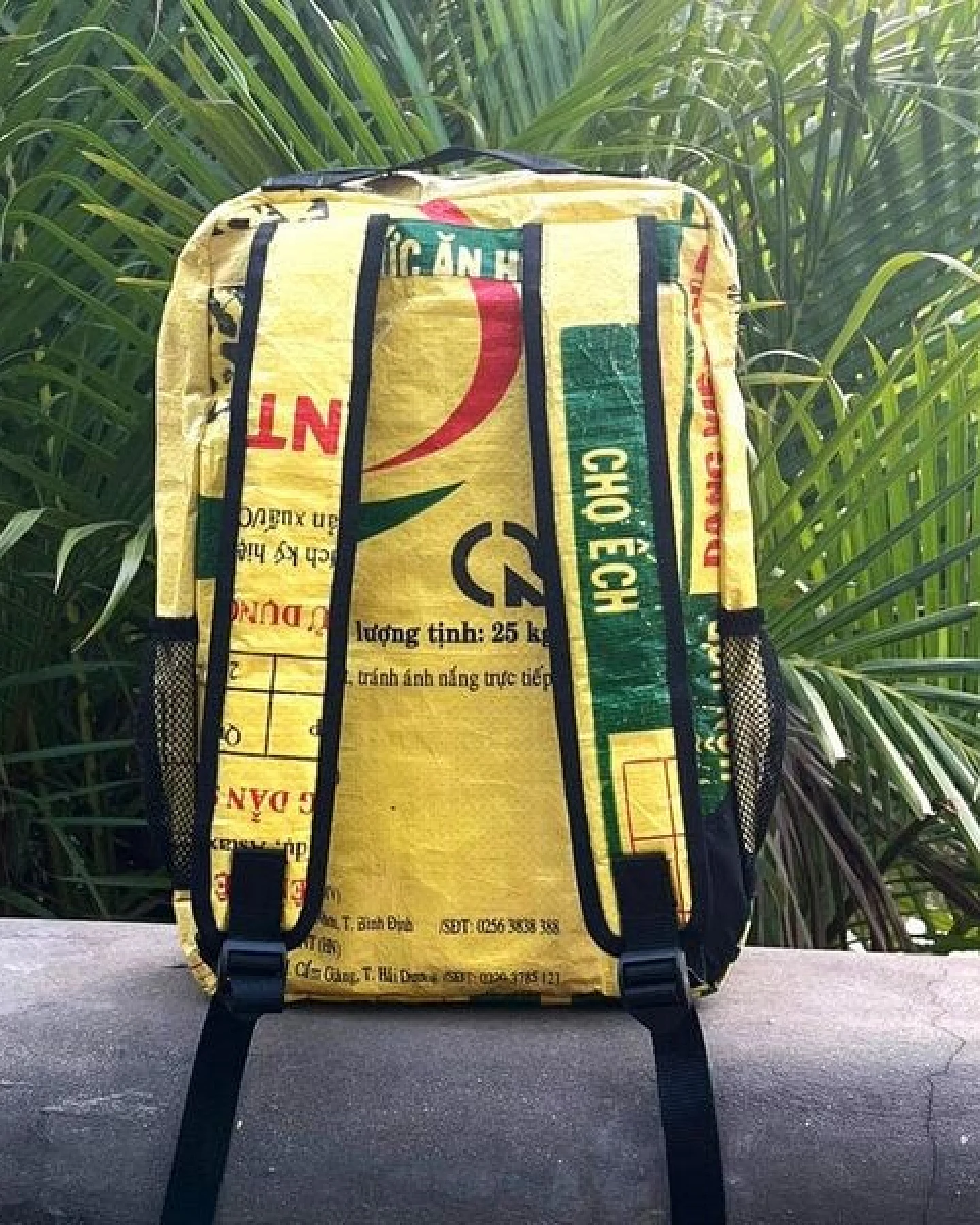 MoreThanHip Laptop-Rucksack 15,6 Zoll aus recycelten Zement- oder Fischfuttersäcken - Trong – Ansicht 4