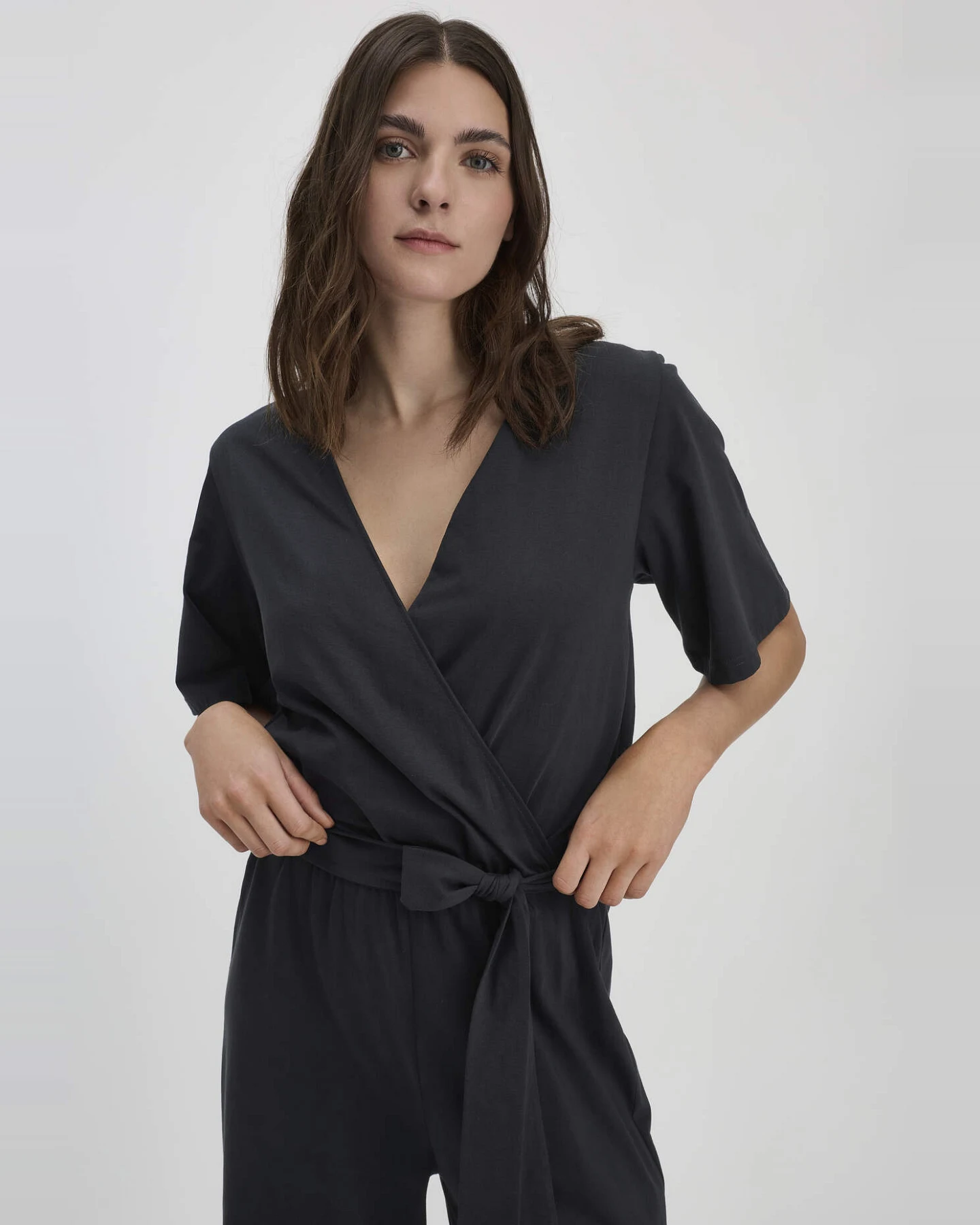 hessnatur Damen Jersey Overall Relaxed aus Bio-Baumwolle - schwarz - Größe 48 – Ansicht 3