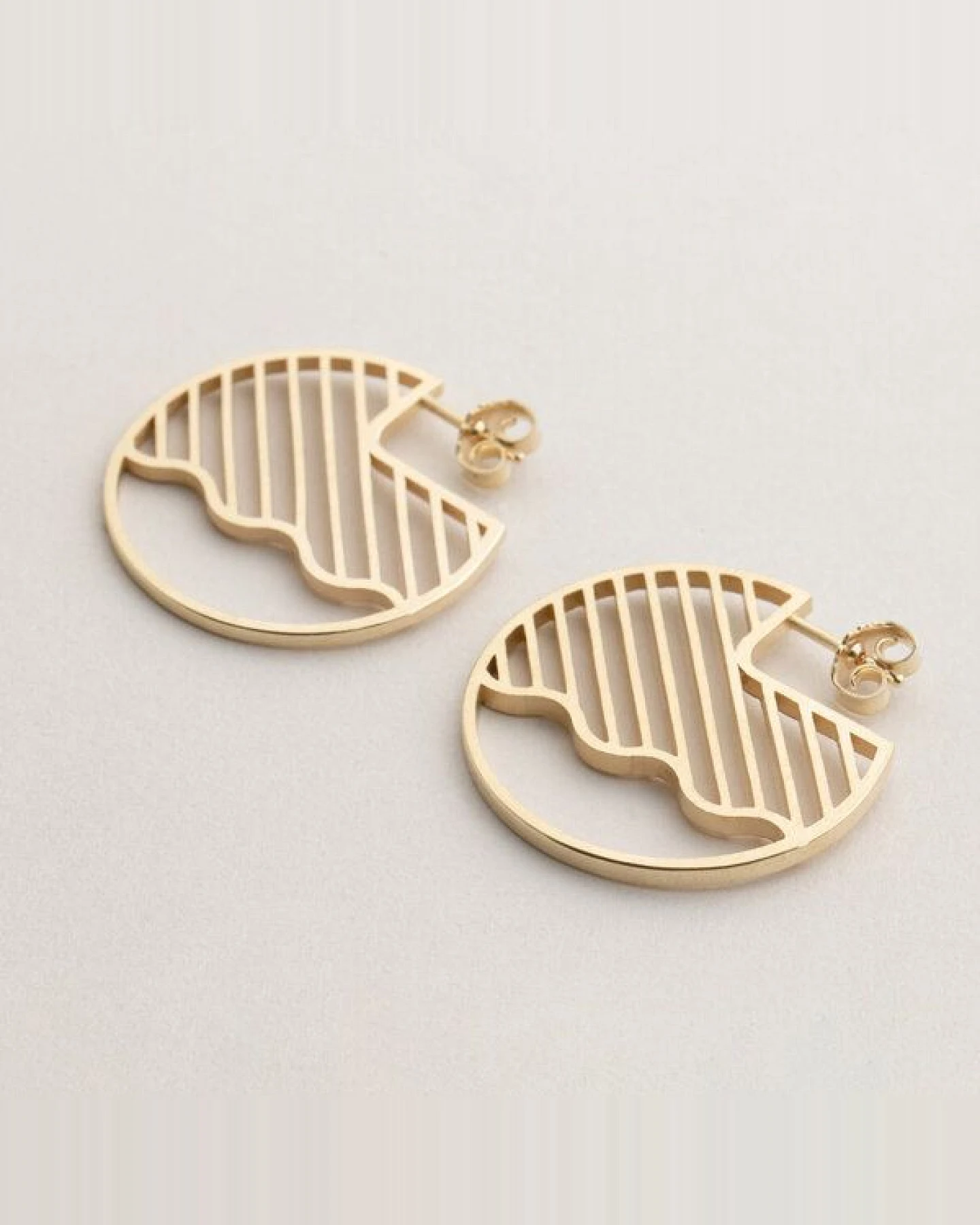 ChristinaPauls Slow jewellery Creole Kamo, groß in Gold und Silber – Ansicht 2
